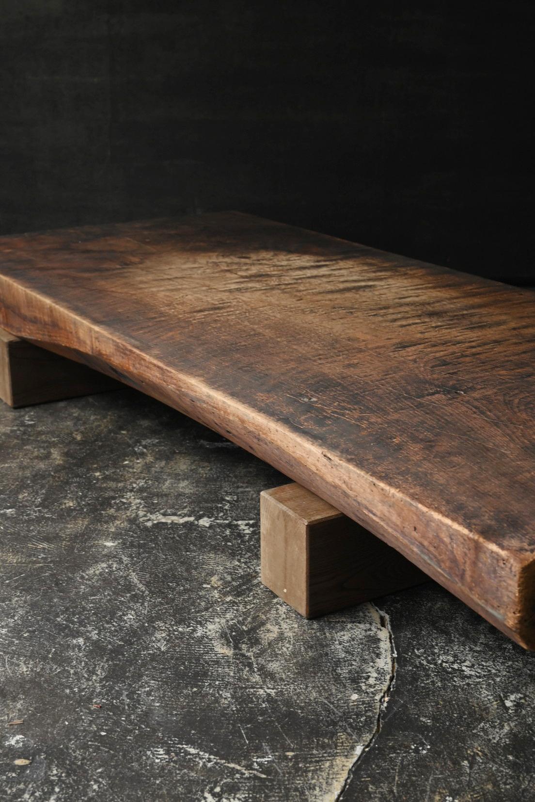 Table basse japonaise ancienne en bois / 1868-1920 / Table basse Wabi-Sabi en vente 6