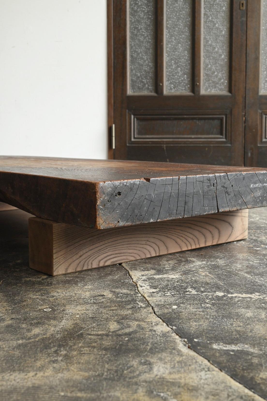 Table basse japonaise ancienne en bois / 1868-1920 / Table basse Wabi-Sabi en vente 8