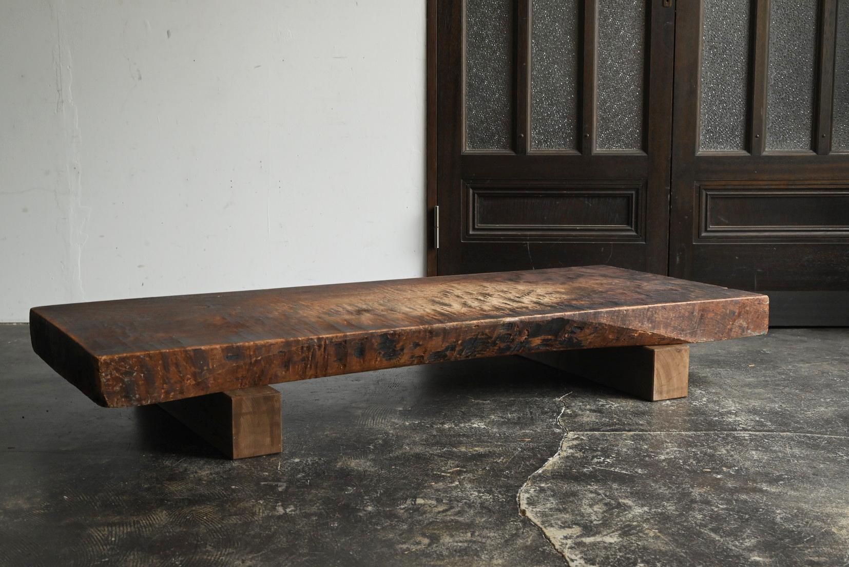 Table basse japonaise ancienne en bois / 1868-1920 / Table basse Wabi-Sabi en vente 10