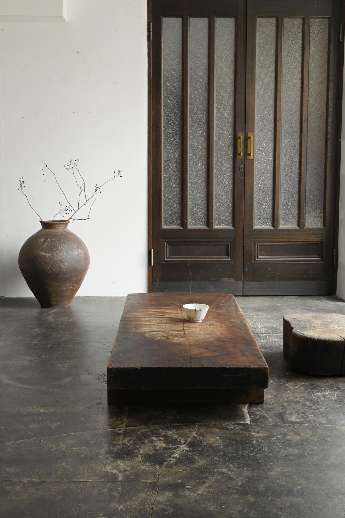 Meiji Table basse japonaise ancienne en bois / 1868-1920 / Table basse Wabi-Sabi en vente