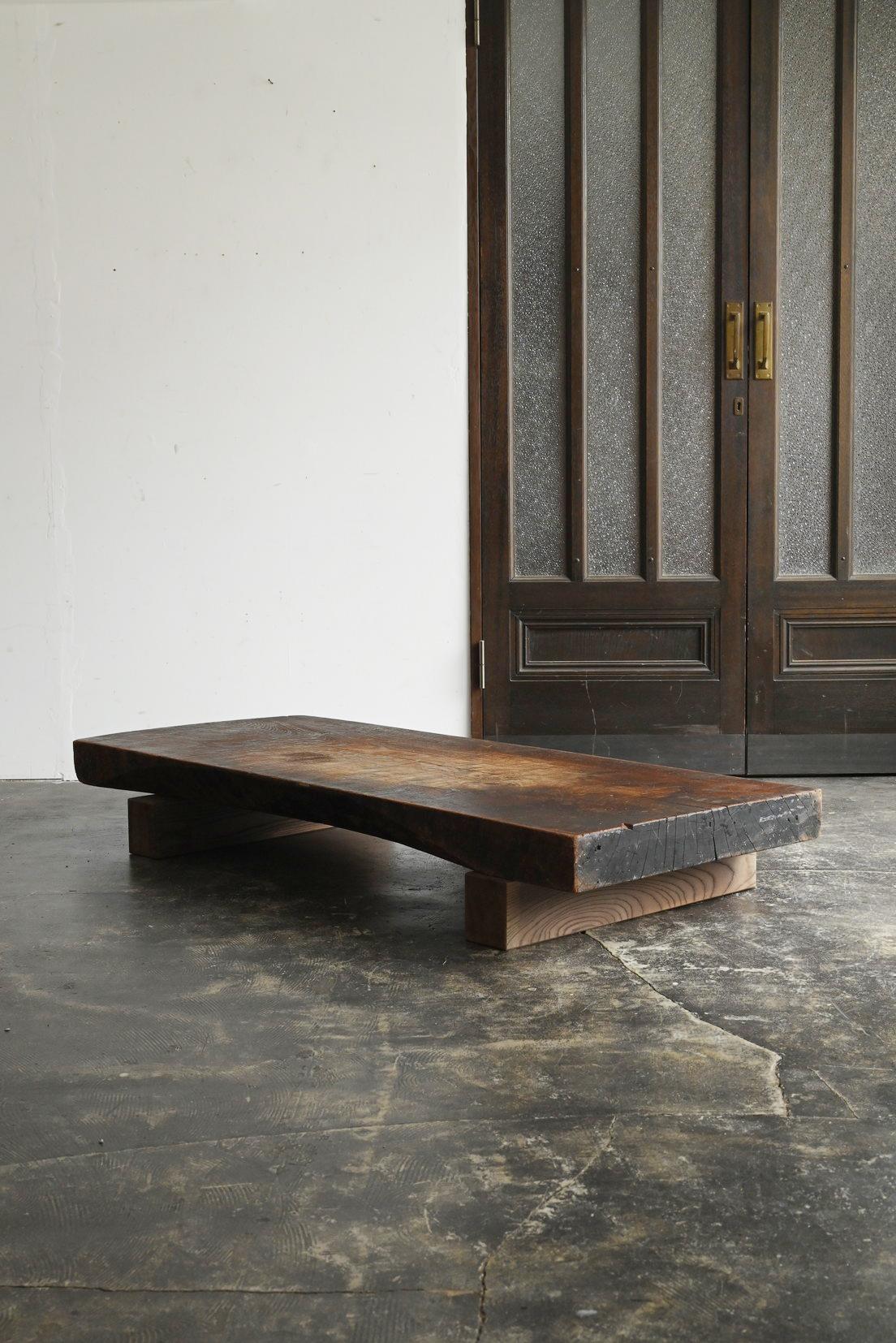 Japonais Table basse japonaise ancienne en bois / 1868-1920 / Table basse Wabi-Sabi en vente