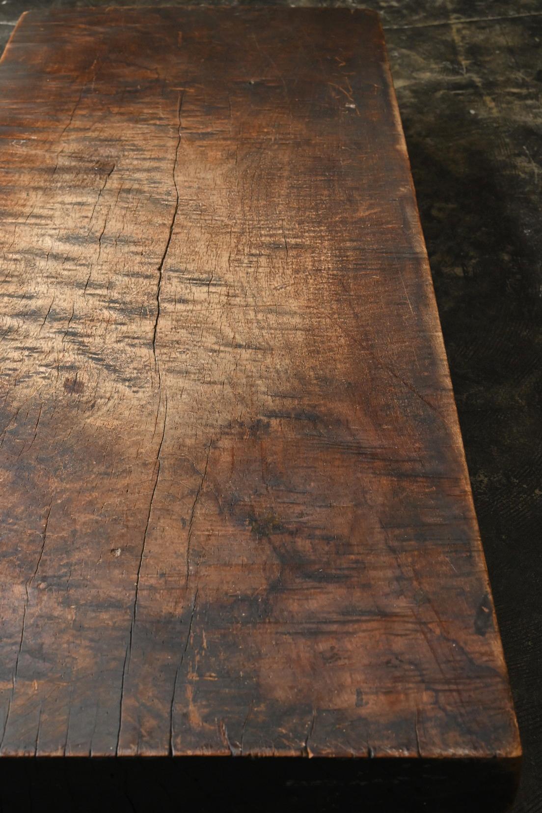 Bois Table basse japonaise ancienne en bois / 1868-1920 / Table basse Wabi-Sabi en vente