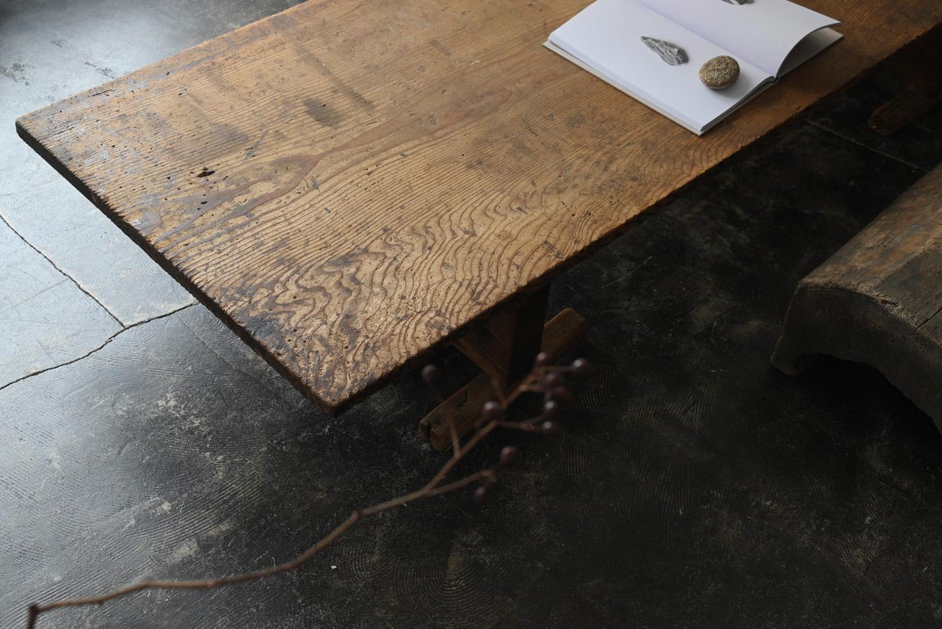 Japonais Ancienne table basse japonaise en bois /Début 20ème siècle / Table de canapé Wabi-sabi en vente