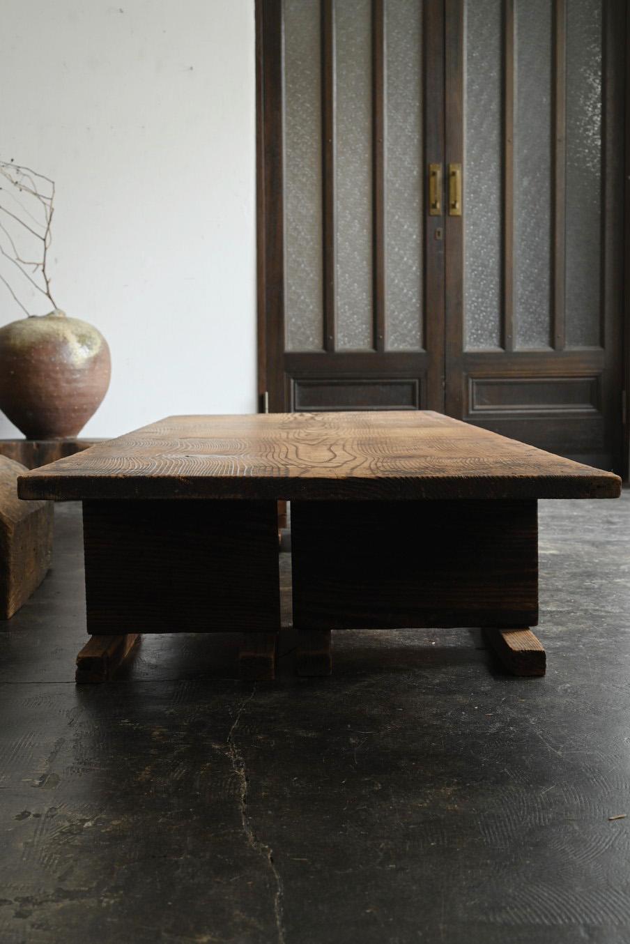 Travail du bois Ancienne table basse japonaise en bois /Début 20ème siècle / Table de canapé Wabi-sabi en vente