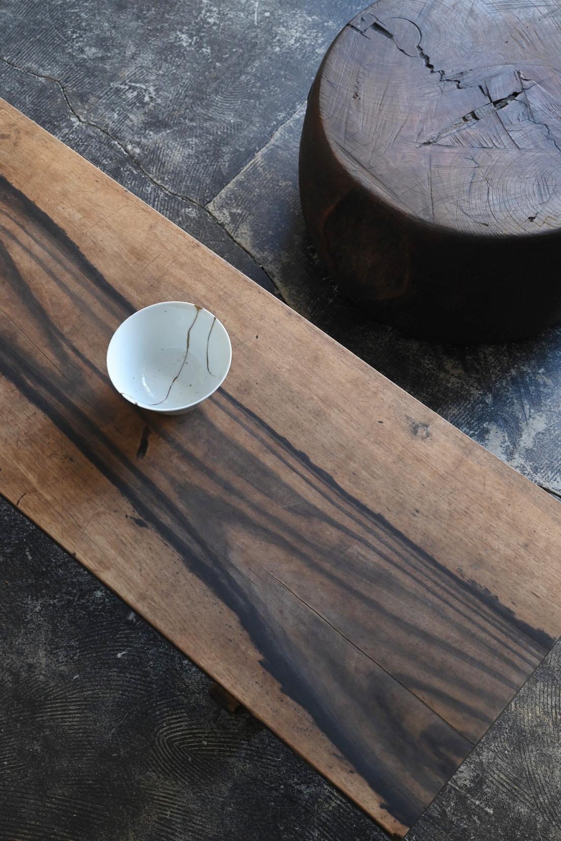 Japonais Table basse japonaise ancienne en bois avec un motif de lavage à l'encre de bon goût/Meiji en vente