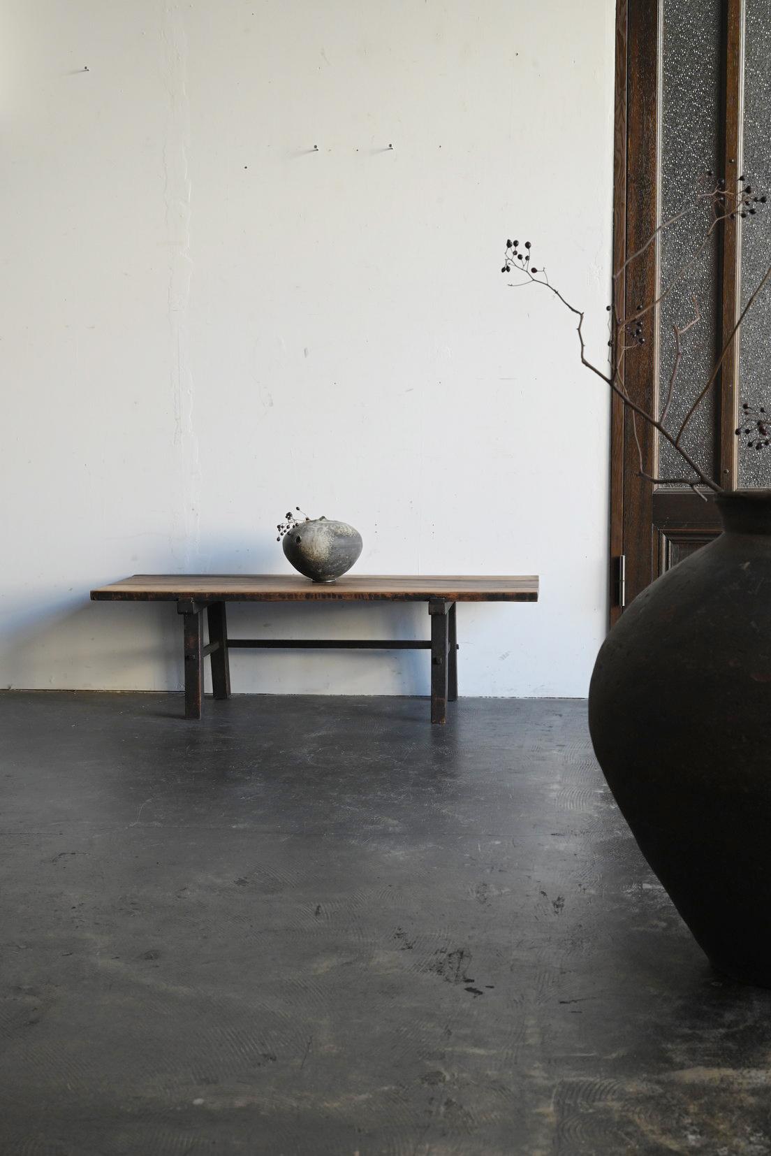 Travail du bois Table basse japonaise ancienne en bois avec un motif de lavage à l'encre de bon goût/Meiji en vente