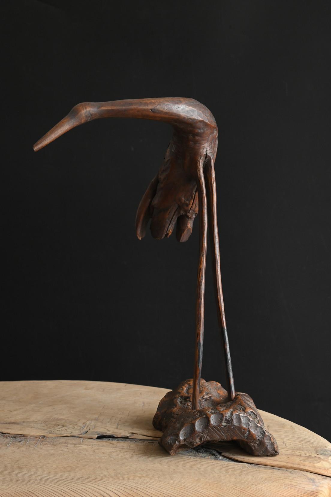 Intagliato a mano Antica statuetta di gru giapponese in legno / 20° secolo / scultura in Wood in vendita