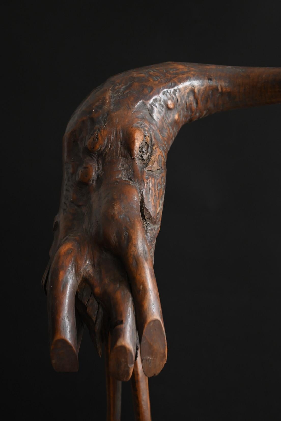 Legno Antica statuetta di gru giapponese in legno / 20° secolo / scultura in Wood in vendita