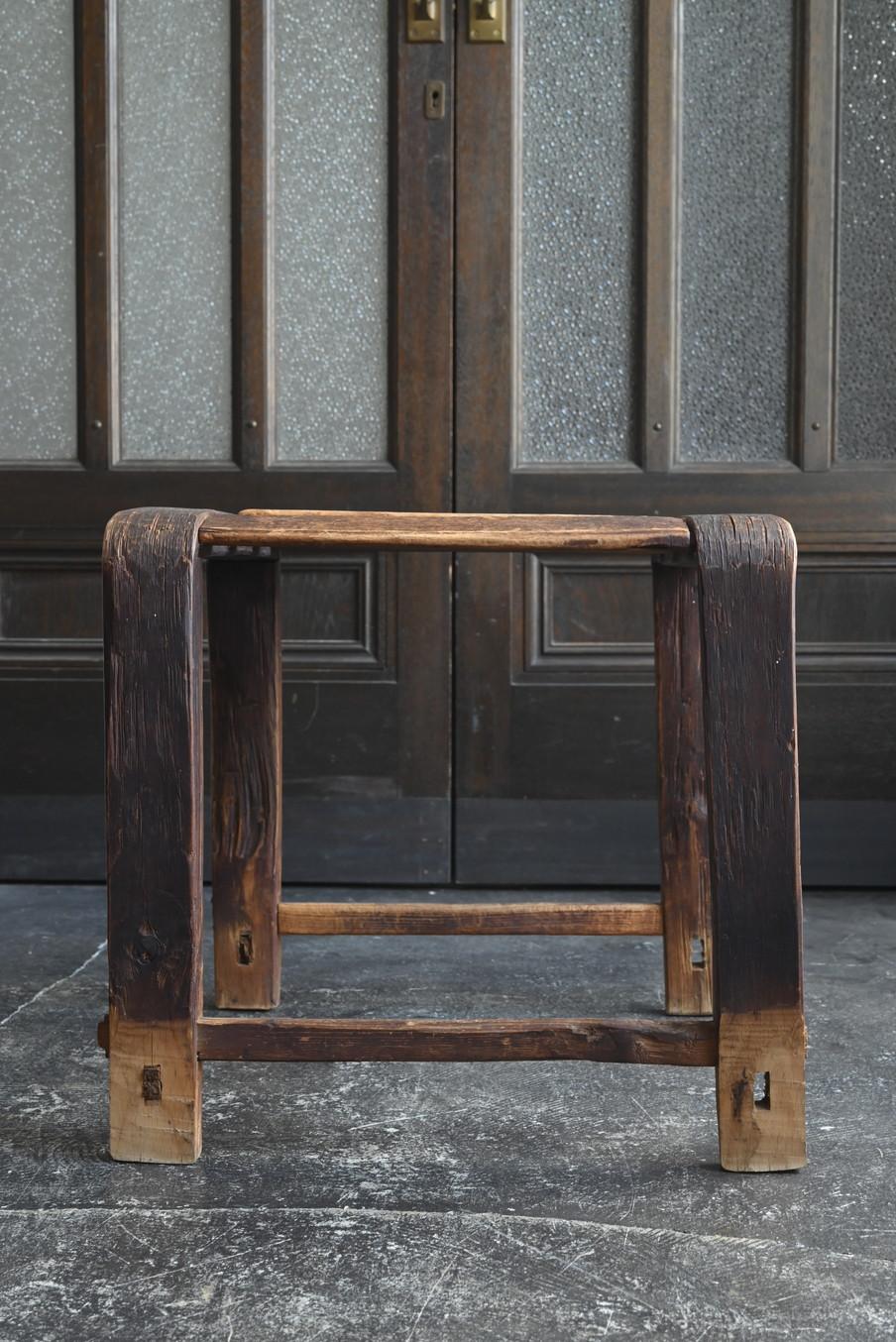 Antica sedia giapponese in legno a traliccio / 1868-1920 / Sgabello semplice e rustico in vendita 6