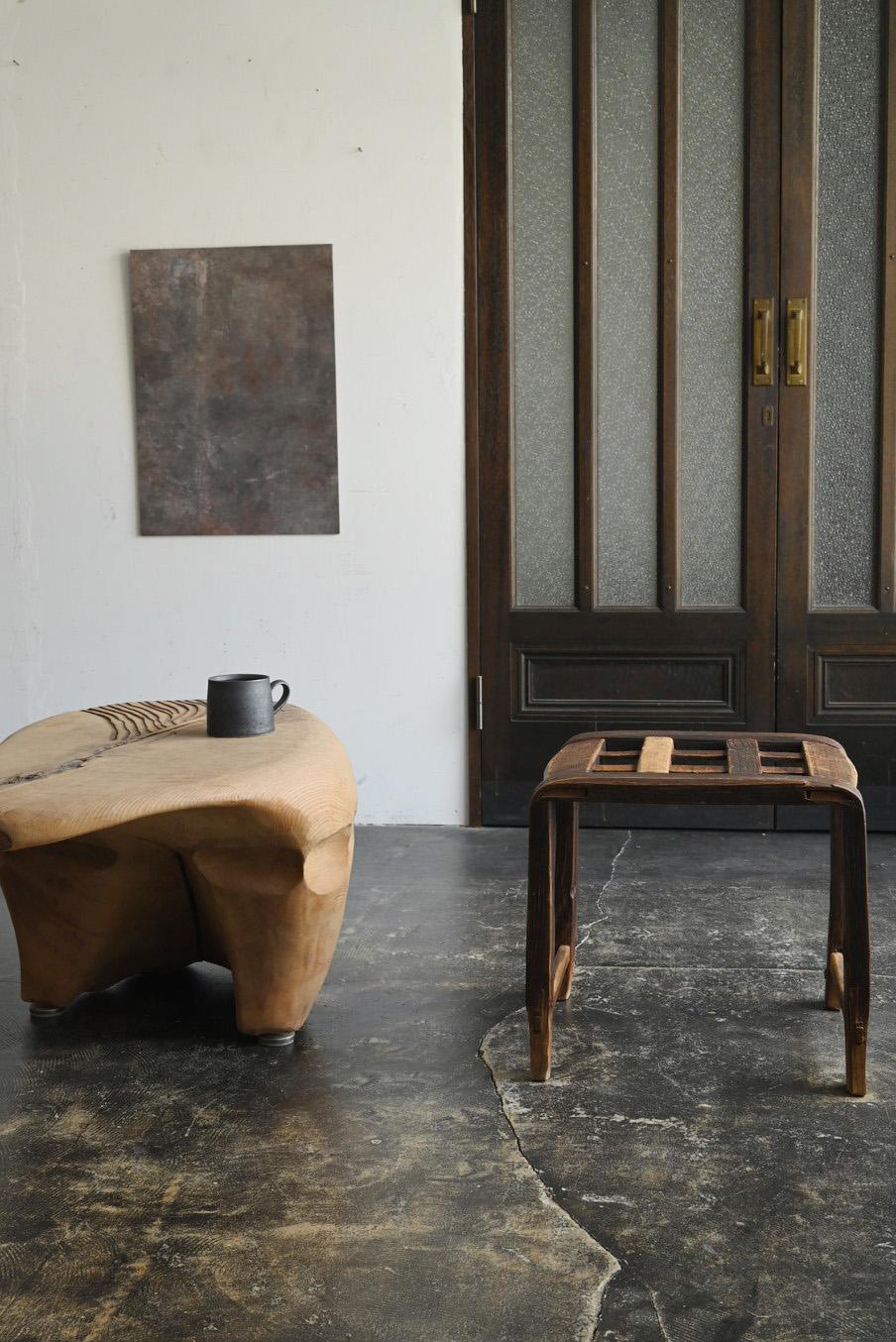 Giapponese Antica sedia giapponese in legno a traliccio / 1868-1920 / Sgabello semplice e rustico in vendita