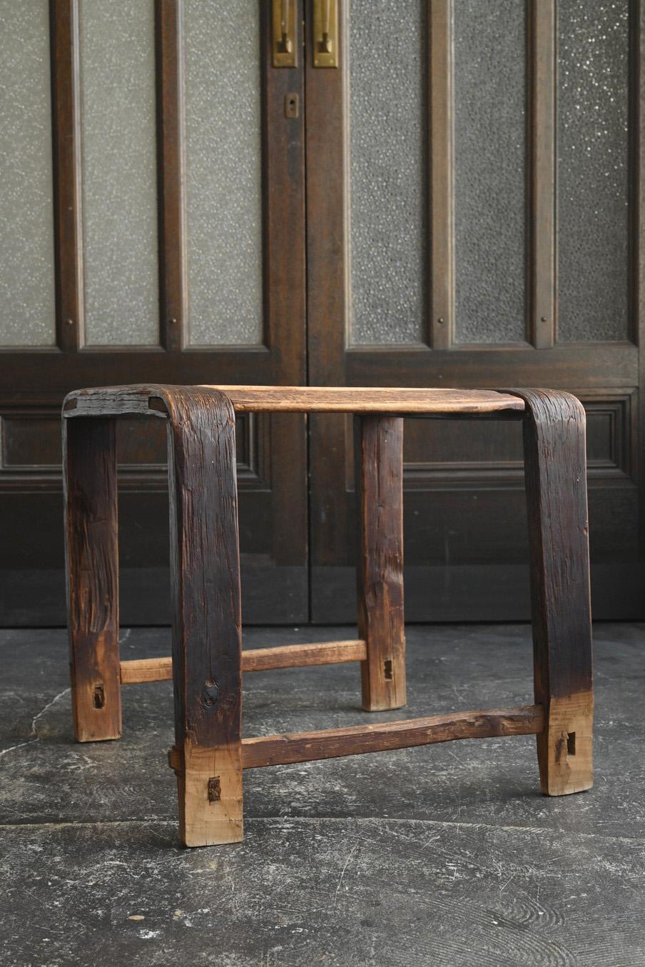 Falegnameria Antica sedia giapponese in legno a traliccio / 1868-1920 / Sgabello semplice e rustico in vendita