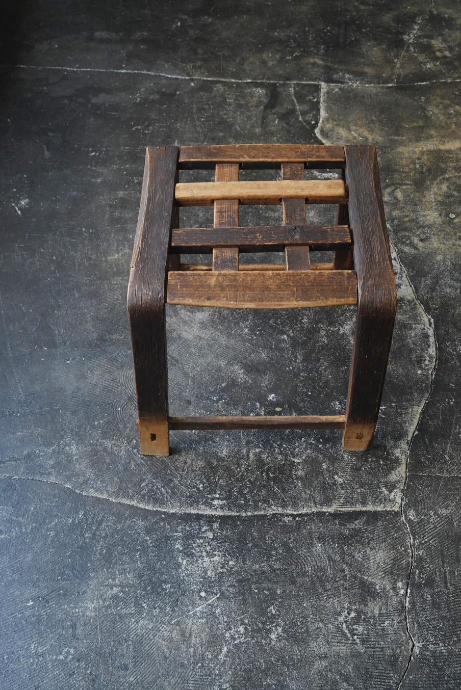 Antica sedia giapponese in legno a traliccio / 1868-1920 / Sgabello semplice e rustico In condizioni buone in vendita a Sammu-shi, Chiba