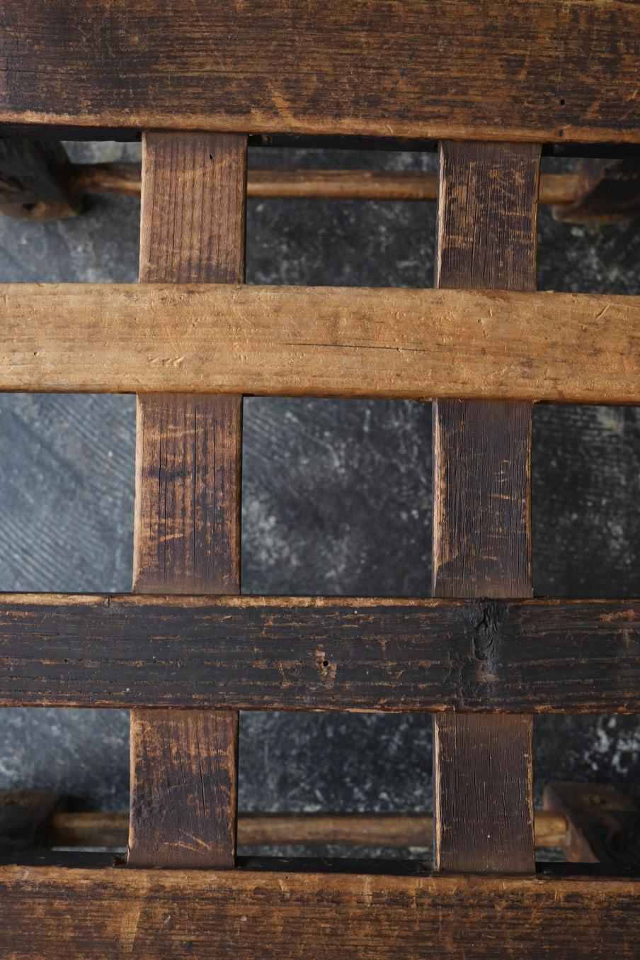 Quercia Antica sedia giapponese in legno a traliccio / 1868-1920 / Sgabello semplice e rustico in vendita