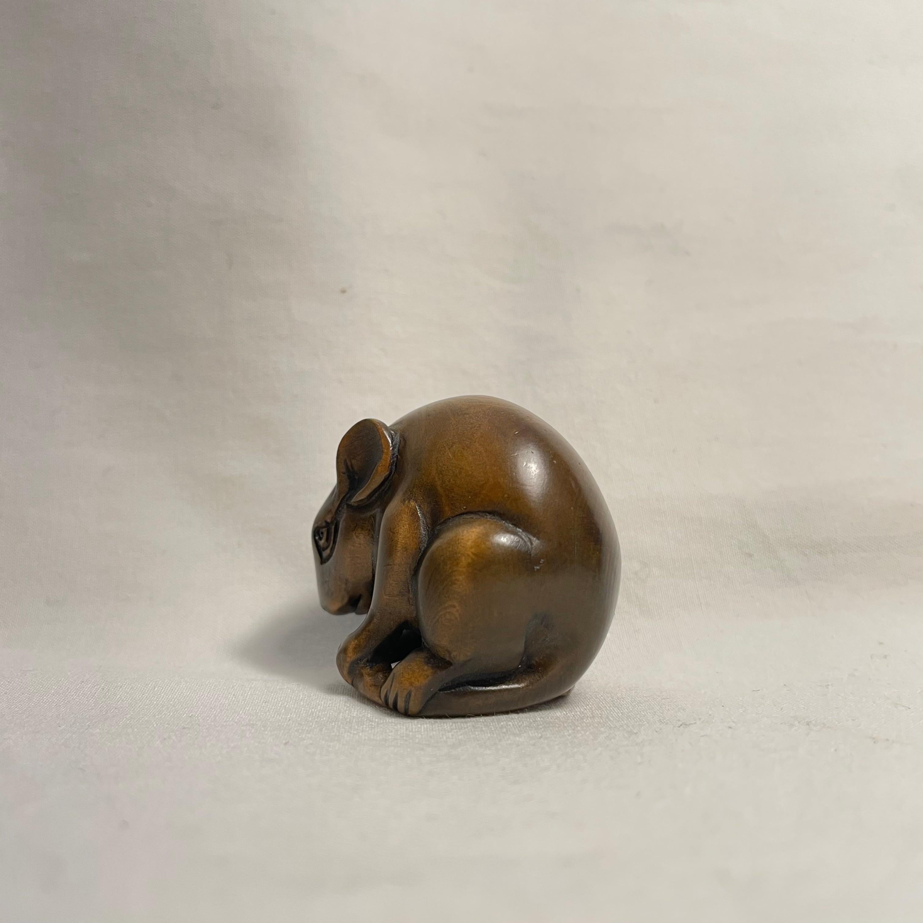 Antique Japanese Wooden Netsuke 1920s 'Mouse' Taisho era In Fair Condition For Sale In Paris, FR