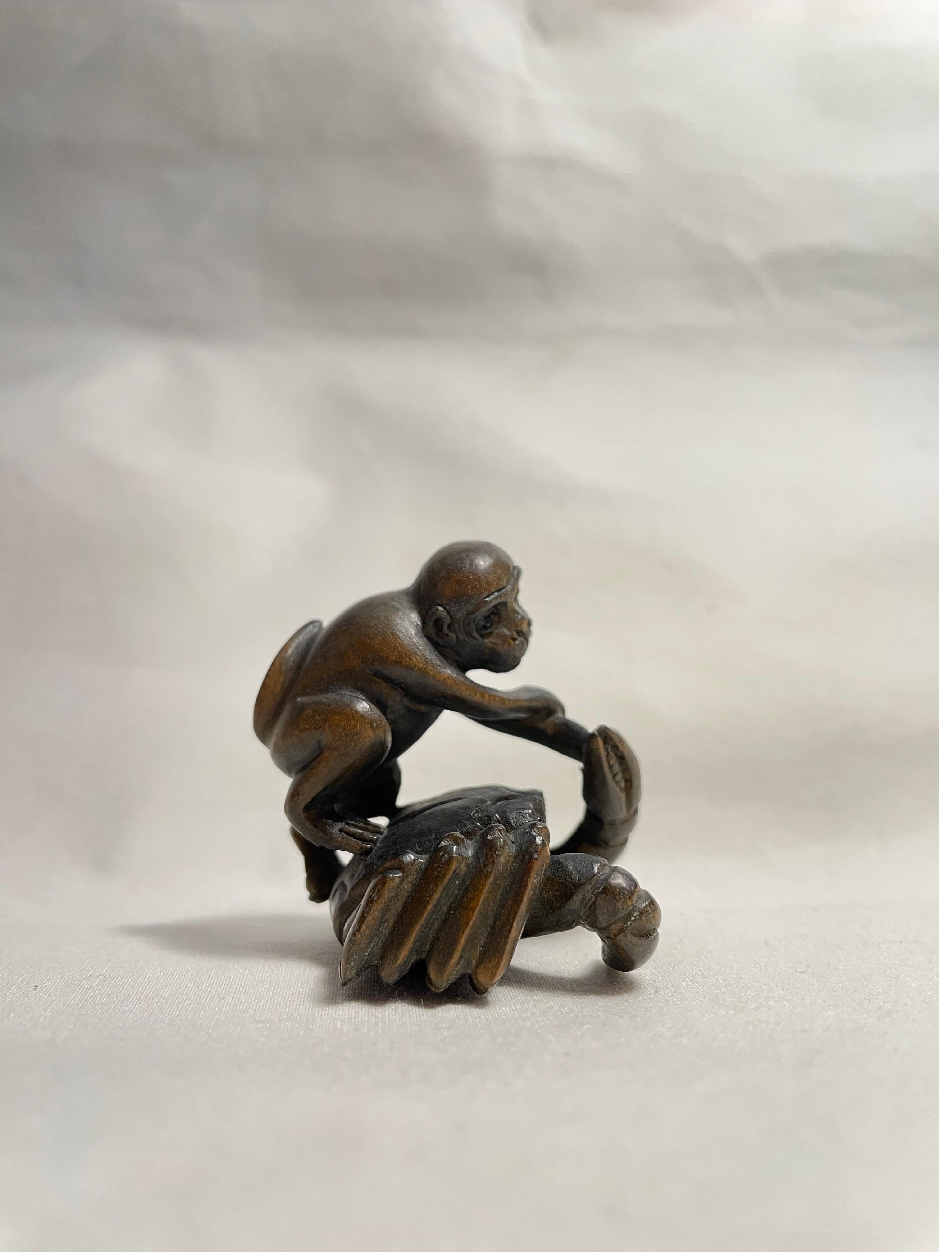 Taisho Antique Japanese Wooden Netsuke 'Crab and Monkey' 1920s For Sale