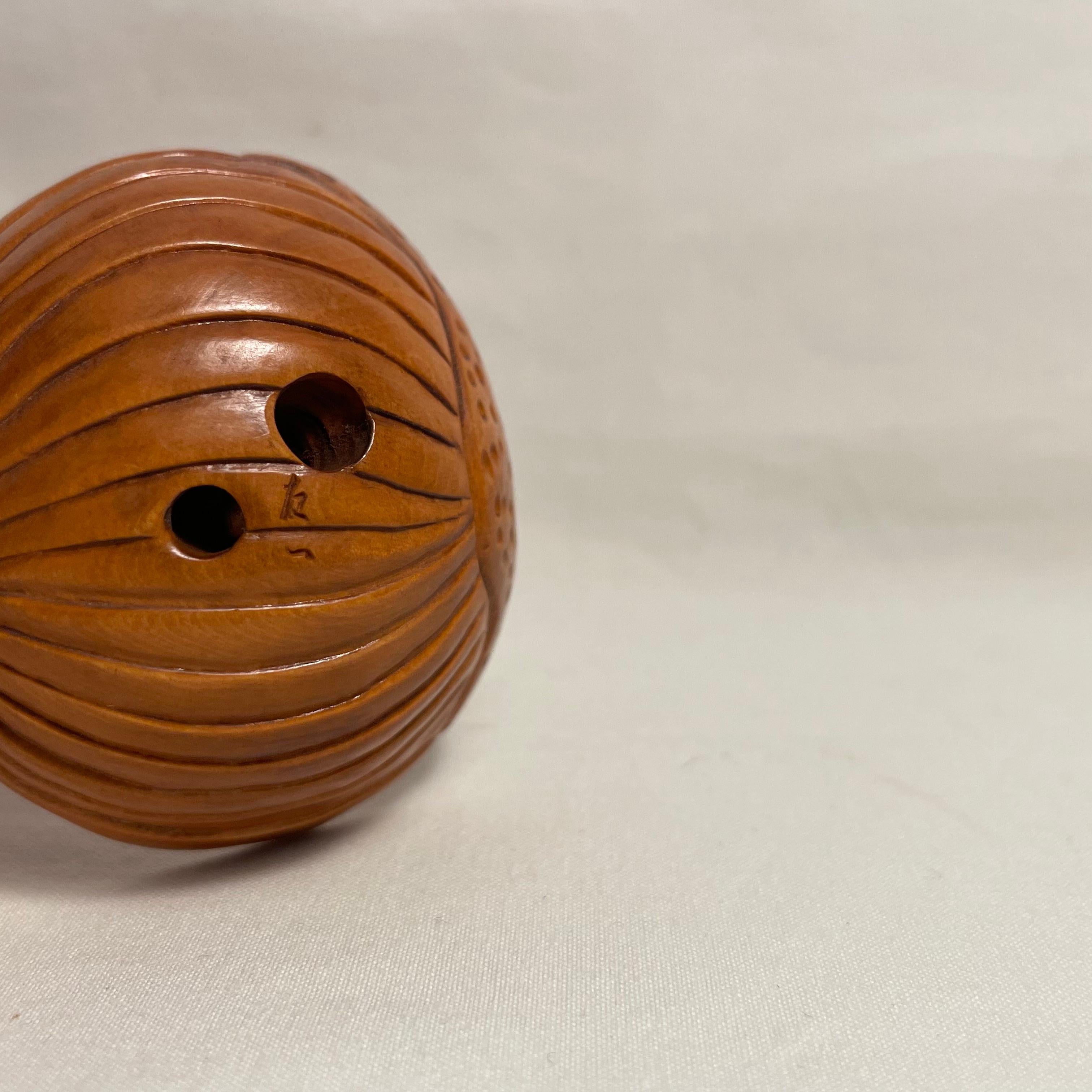 Antique Japanese Wooden Netsuke 'Crab in the Chestnut' 1950s Showa 'Yuuichi' 2