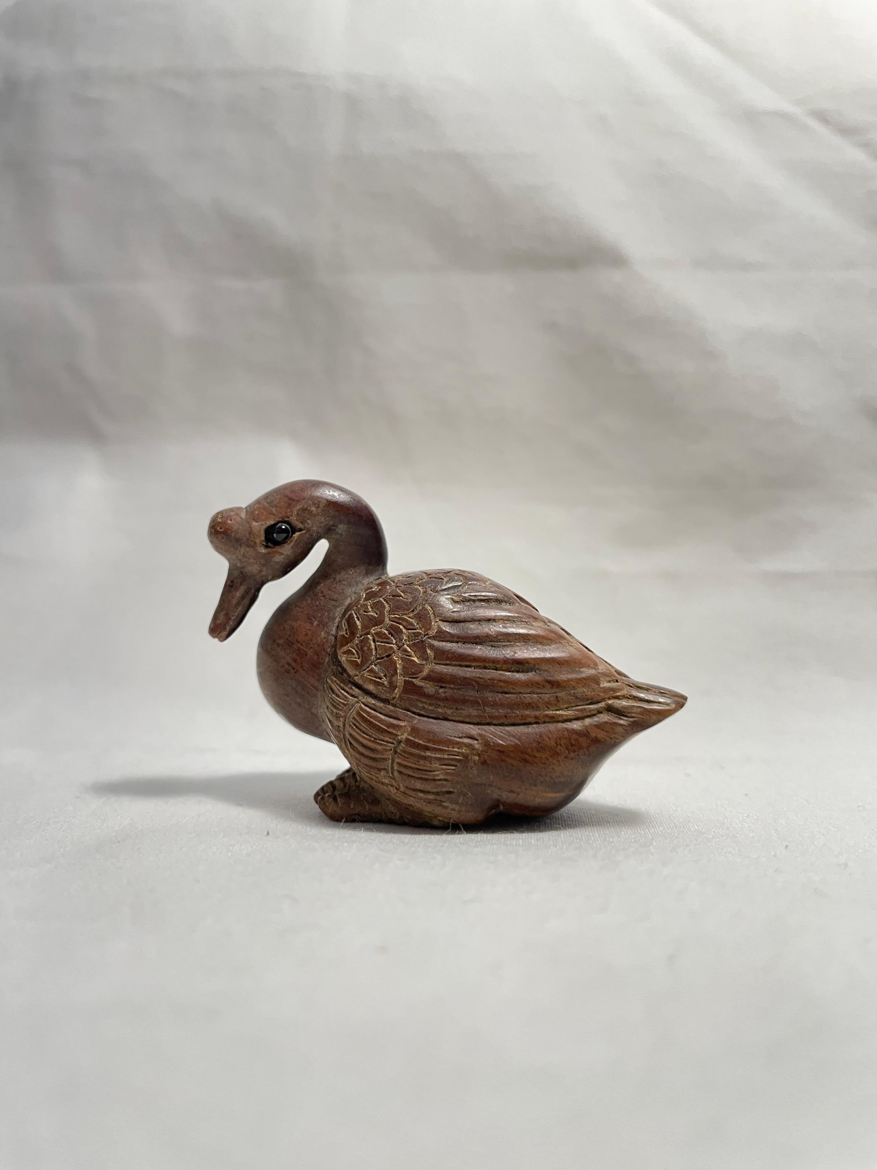 Antique Japanese Wooden Netsuke ' Duck ' 1950s Showa Era In Good Condition For Sale In Paris, FR