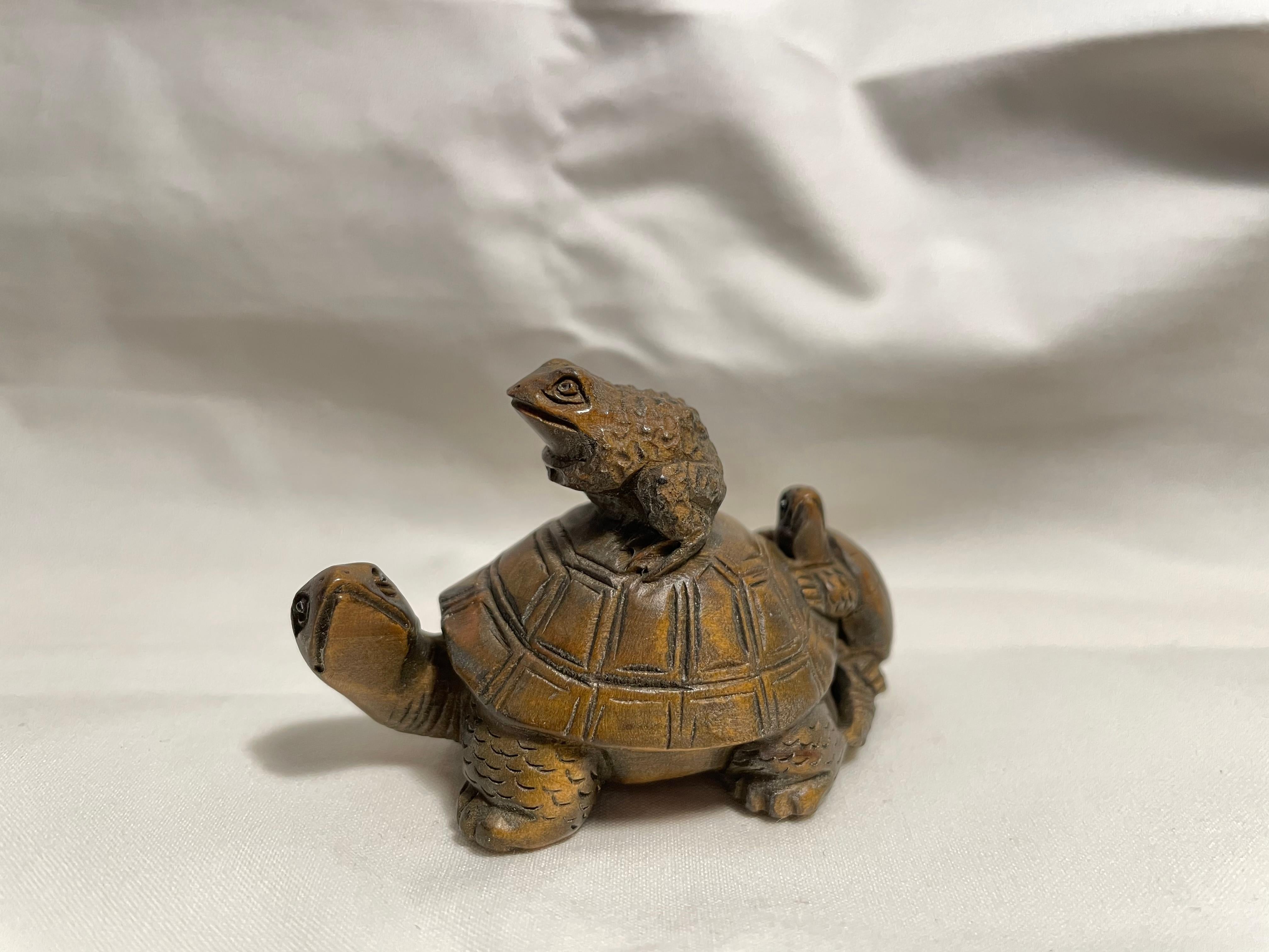 This is an antique netsuke made in Japan around Edo period 1850s.
Netsuke is a miniature sculpture, originating in 17th century Japan.
Initially a simply-carved button fastener on the cords of an inro box, netsuke later developed into ornately