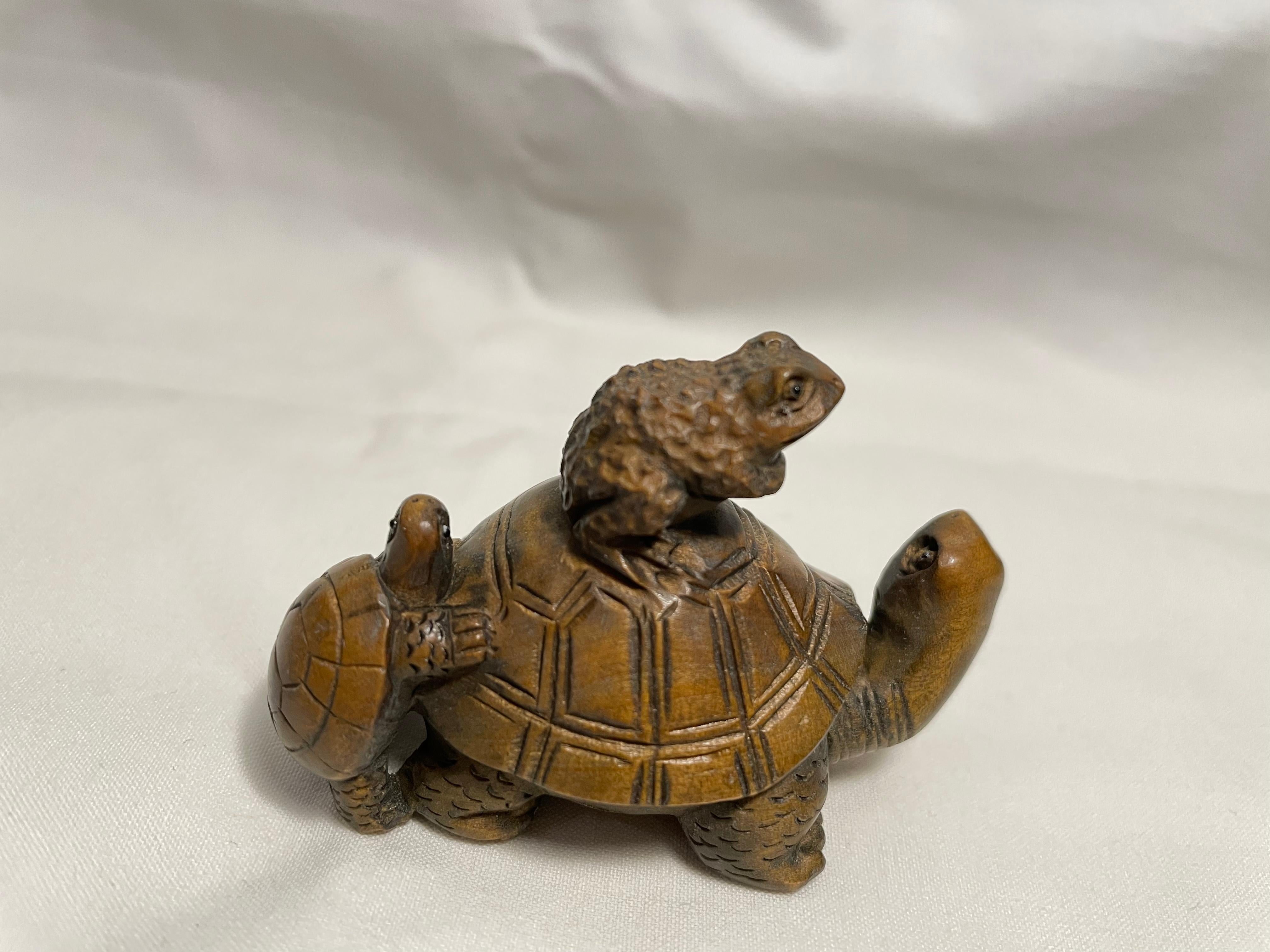 Hand-Carved Antique Japanese Wooden Netsuke 'Frog and Turtles' Edo Era, 1850s