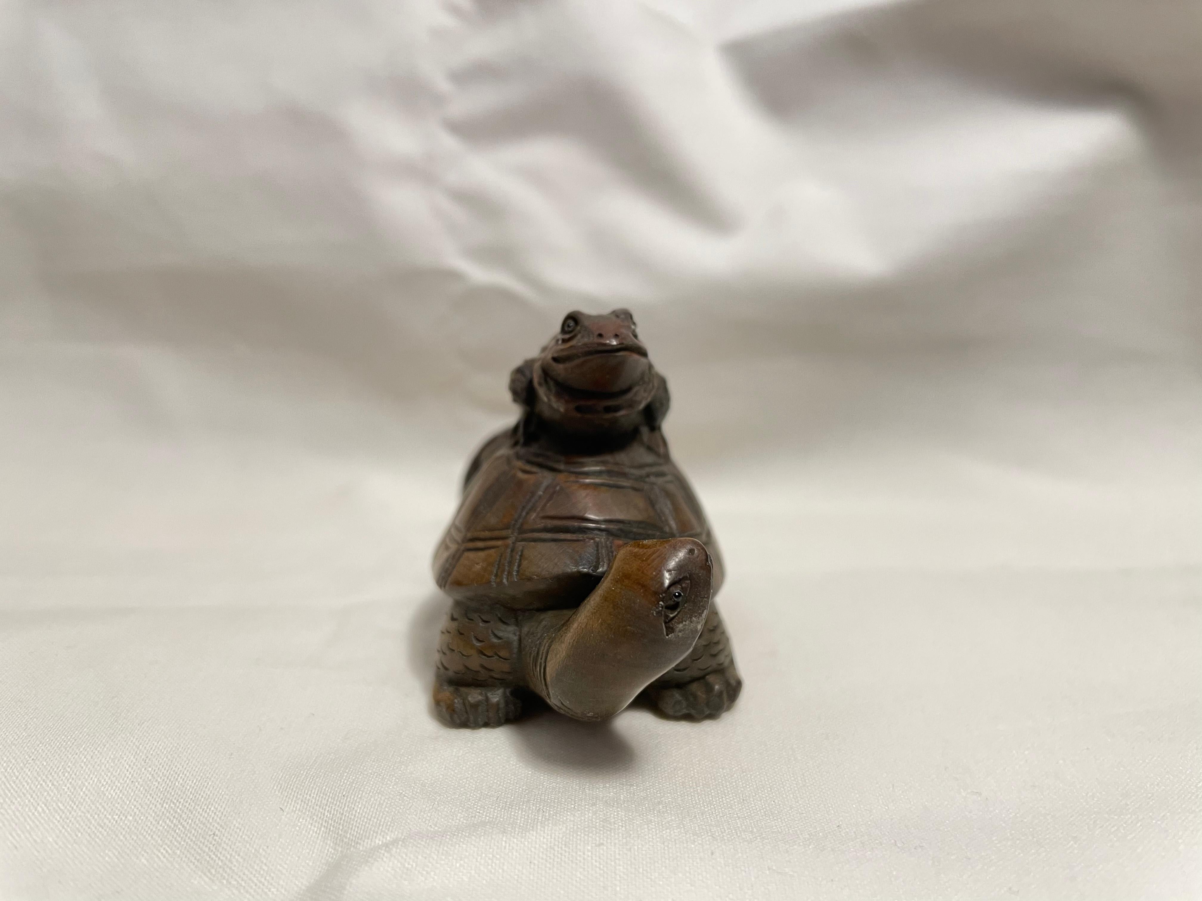 Antique Japanese Wooden Netsuke 'Frog and Turtles' Edo Era, 1850s In Good Condition In Paris, FR