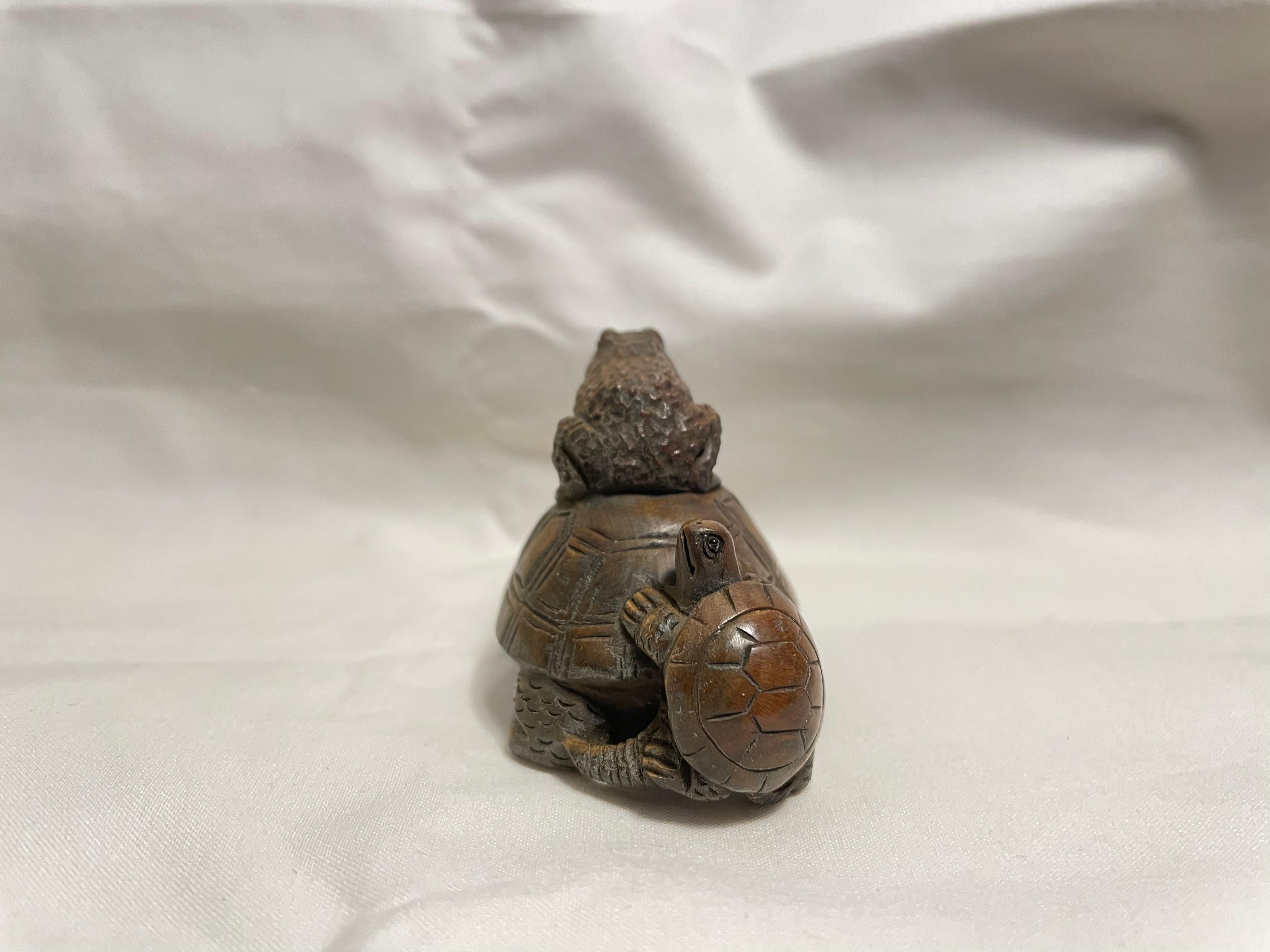 Antique Japanese Wooden Netsuke 'Frog and Turtles' Edo Era, 1850s 2