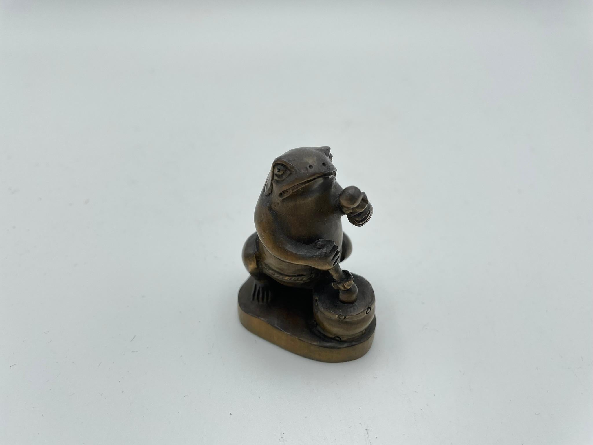 Antique Japanese Wooden Netsuke 'Frog' Edo Era 1800s In Good Condition In Paris, FR