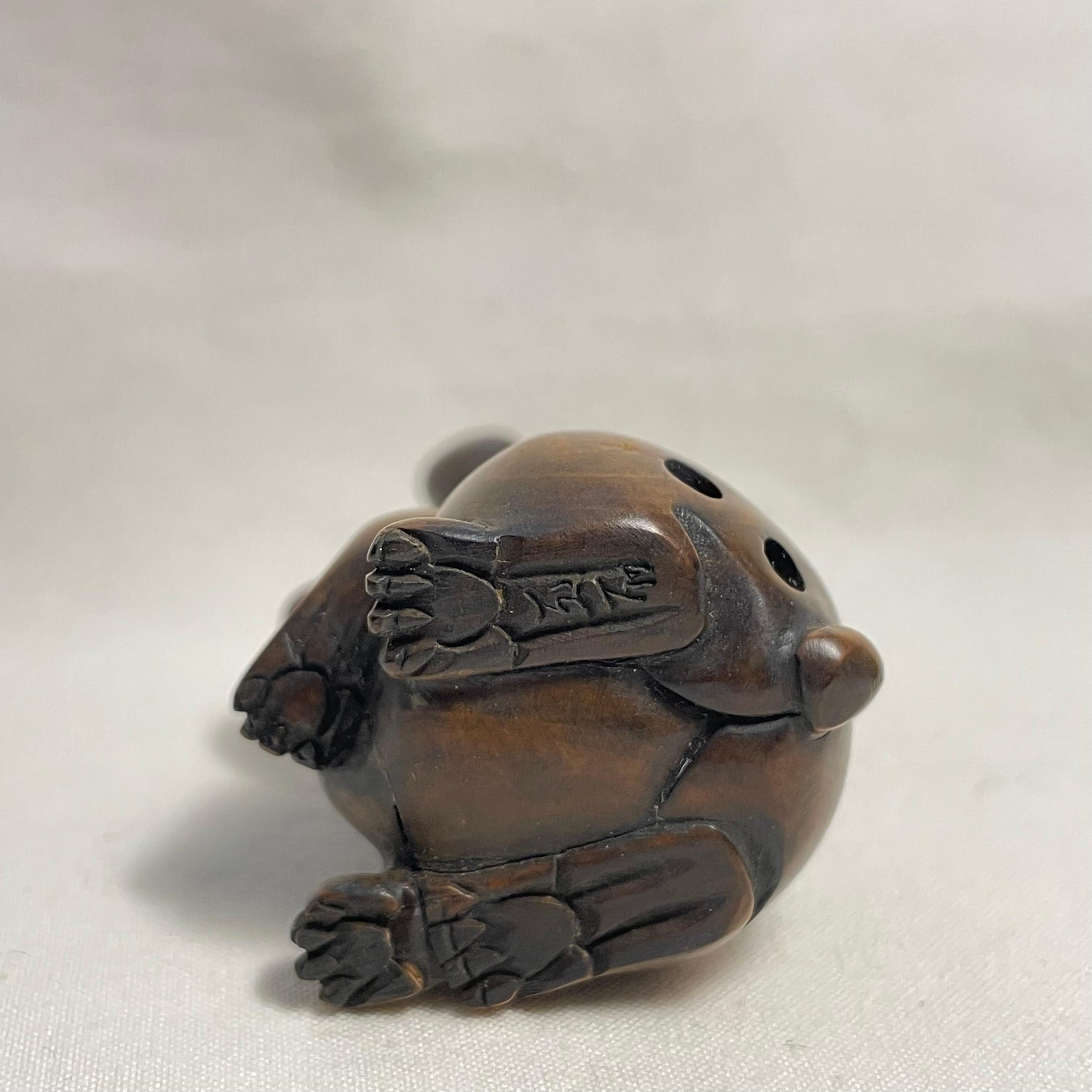 Antique Japanese Wooden Netsuke 'Sitting Rabbit' 1900s Meiji Gyokuseki 3