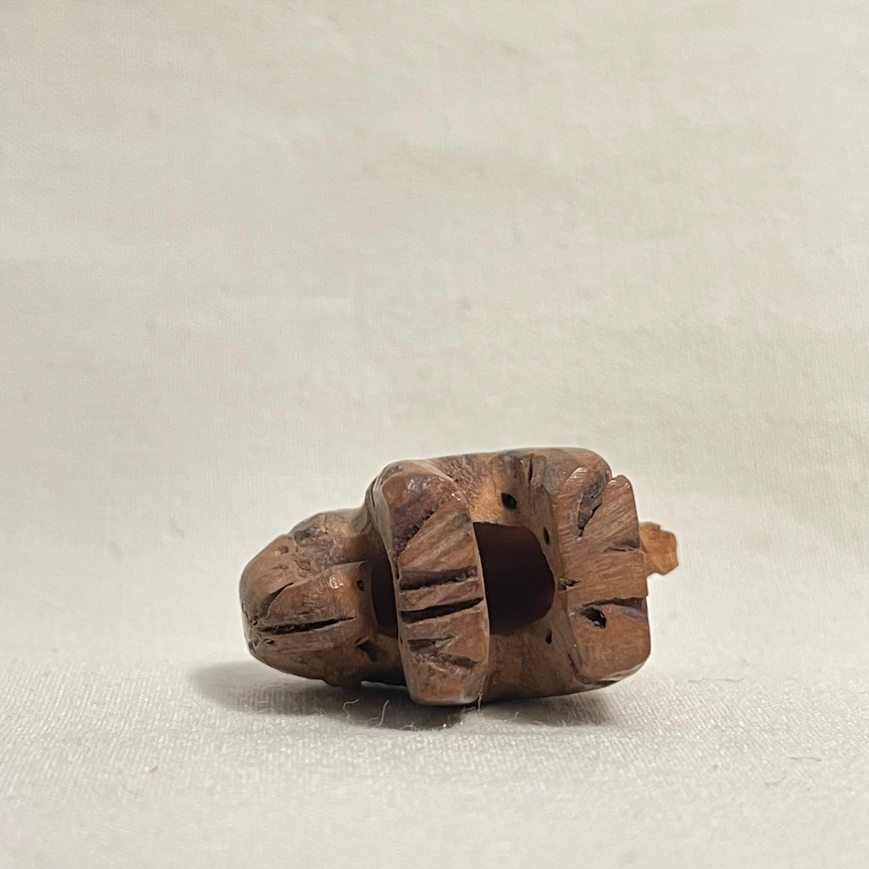 Antiguo Netsuke Japonés de Madera 'Pequeño Elefante' 1920s era Taisho en venta 1