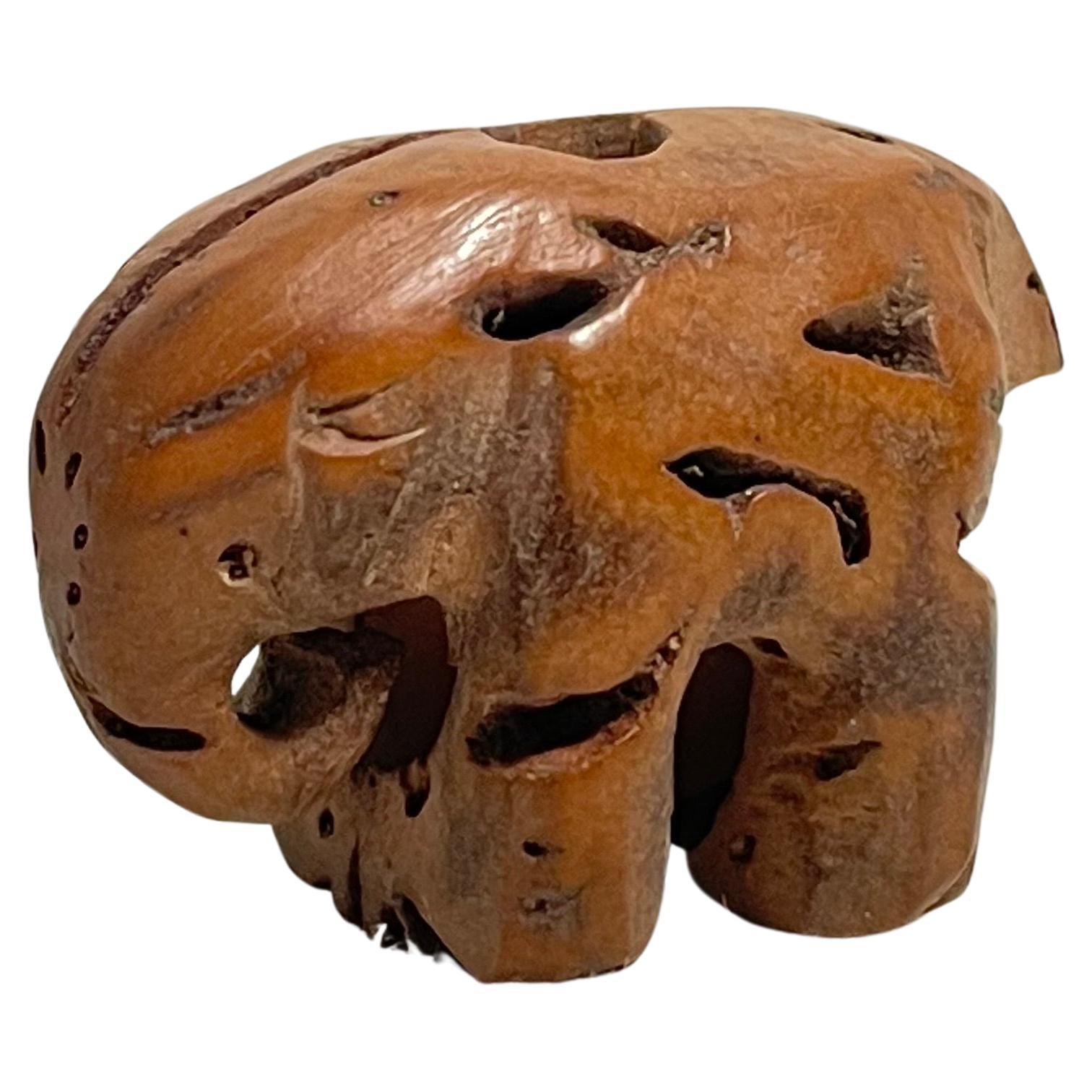 Antiguo Netsuke Japonés de Madera 'Pequeño Elefante' 1920s era Taisho