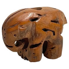 Antiguo Netsuke Japonés de Madera 'Pequeño Elefante' 1920s era Taisho