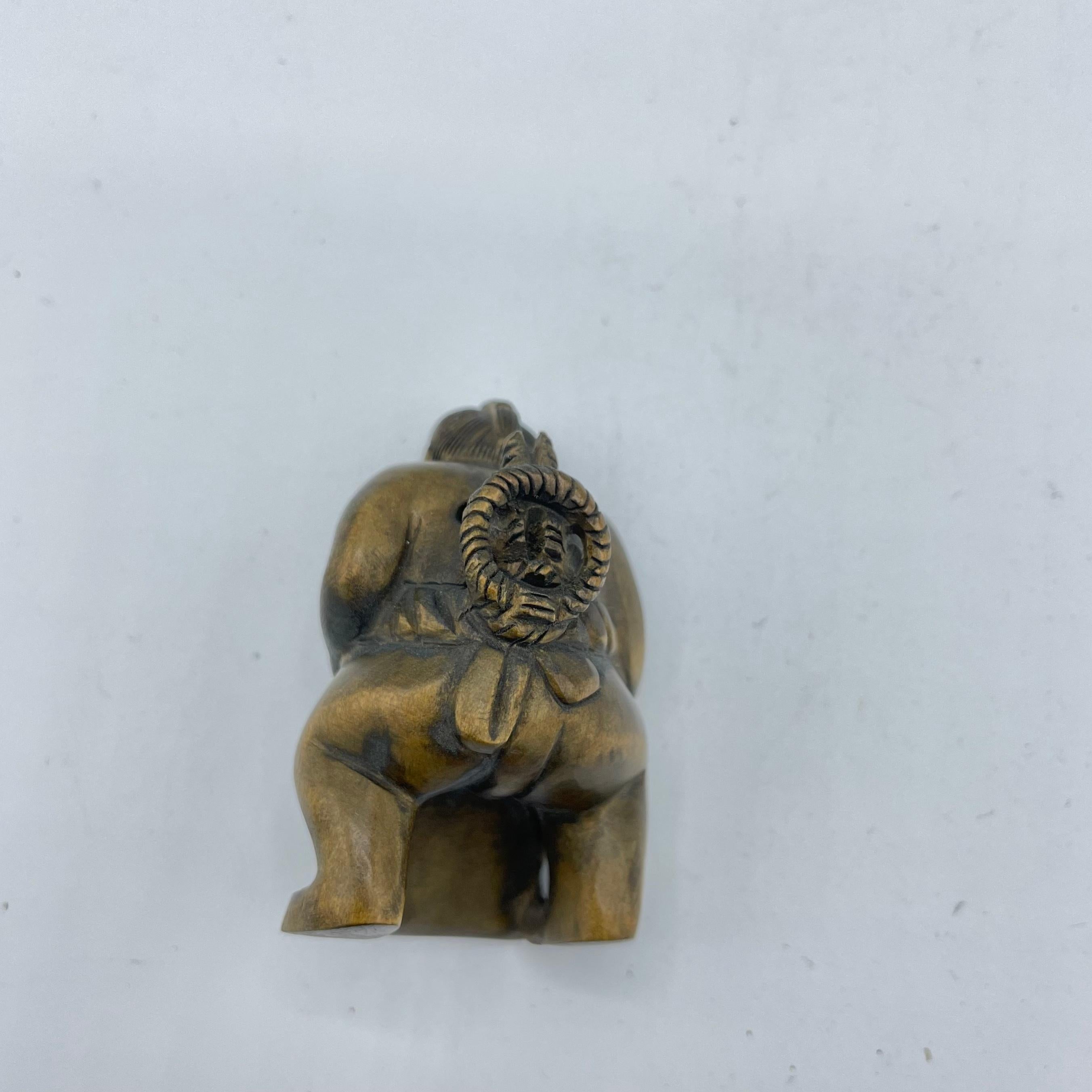 This is an antique netsuke made in Japan around Edo period 1800s.
Netsuke is a miniature sculpture, originating in 17th century Japan.
Initially a simply-carved button fastener on the cords of an inro box, netsuke later developed into ornately