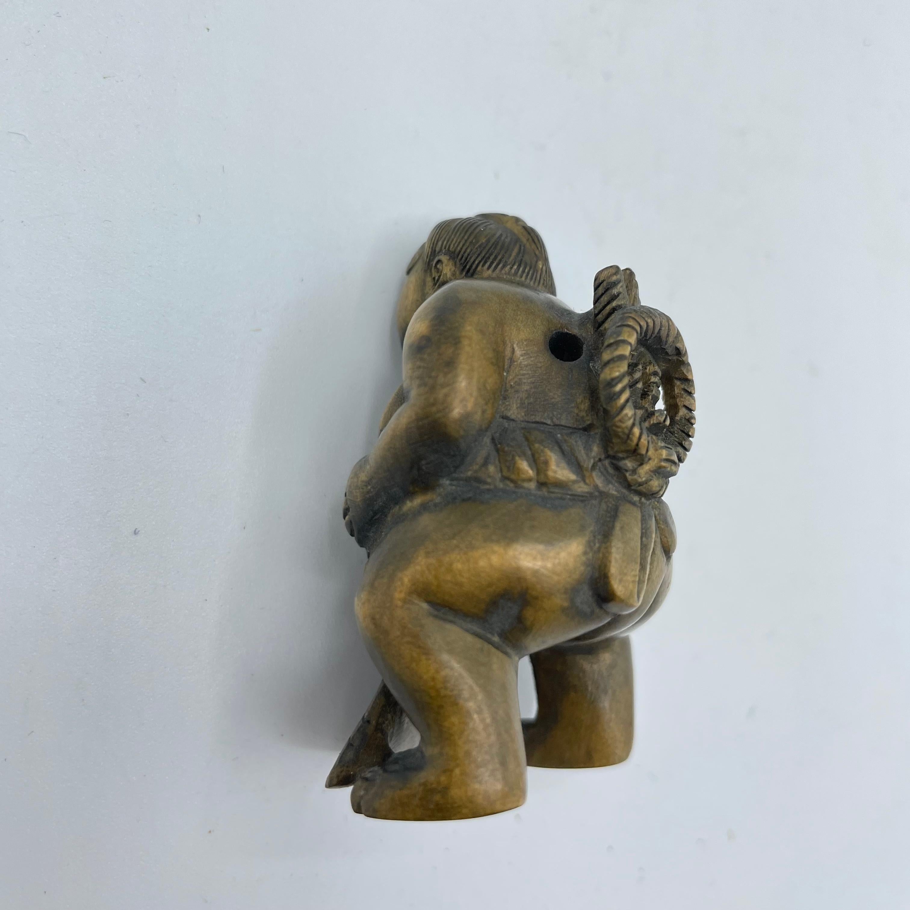 Antique Japanese Wooden Netsuke 'Sumo wrestler' Edo Era, 1800s In Good Condition In Paris, FR