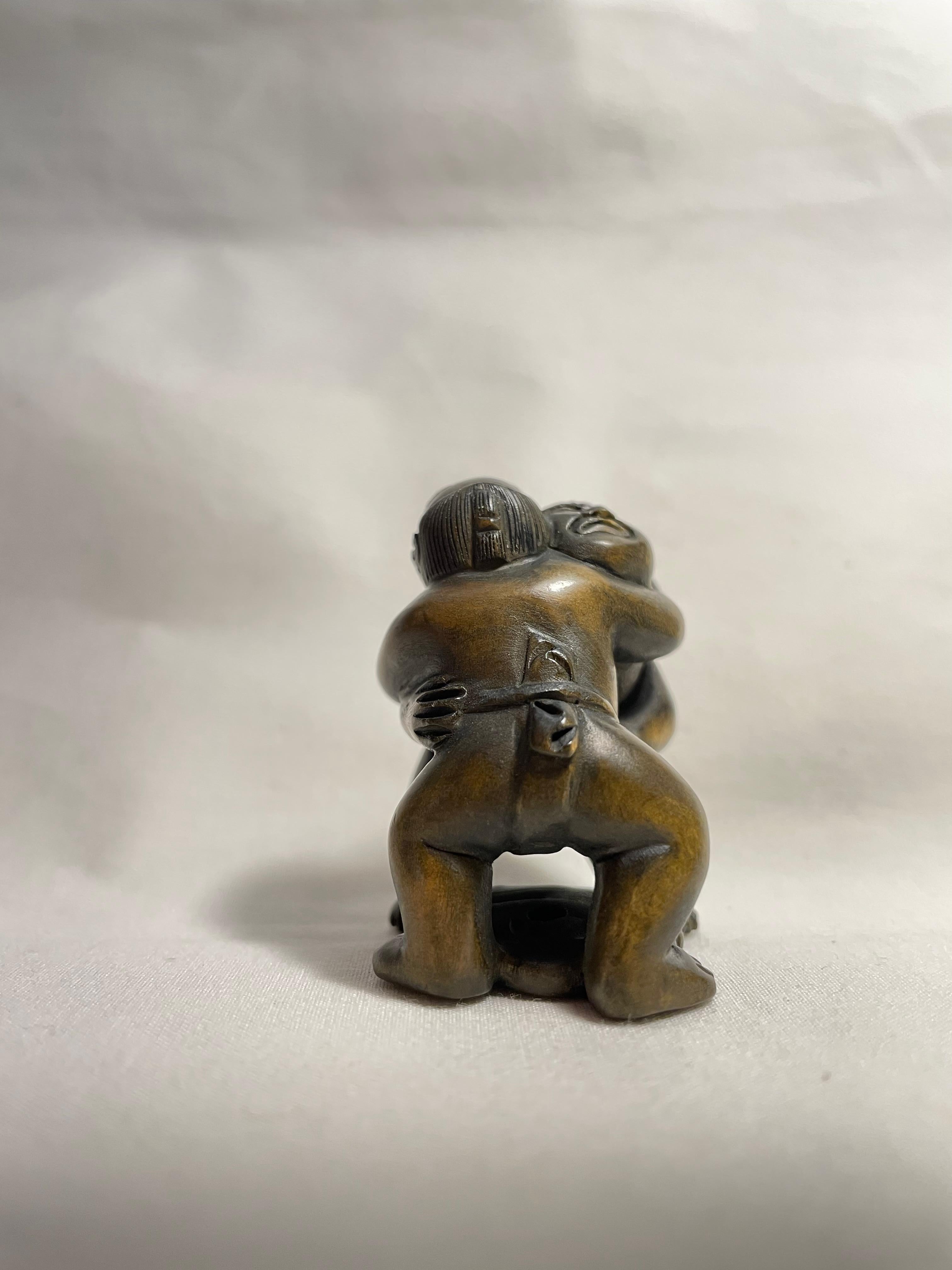 Antique Japanese Wooden Netsuke 'Sumo Wrestlers Fighting' 1920s In Good Condition In Paris, FR