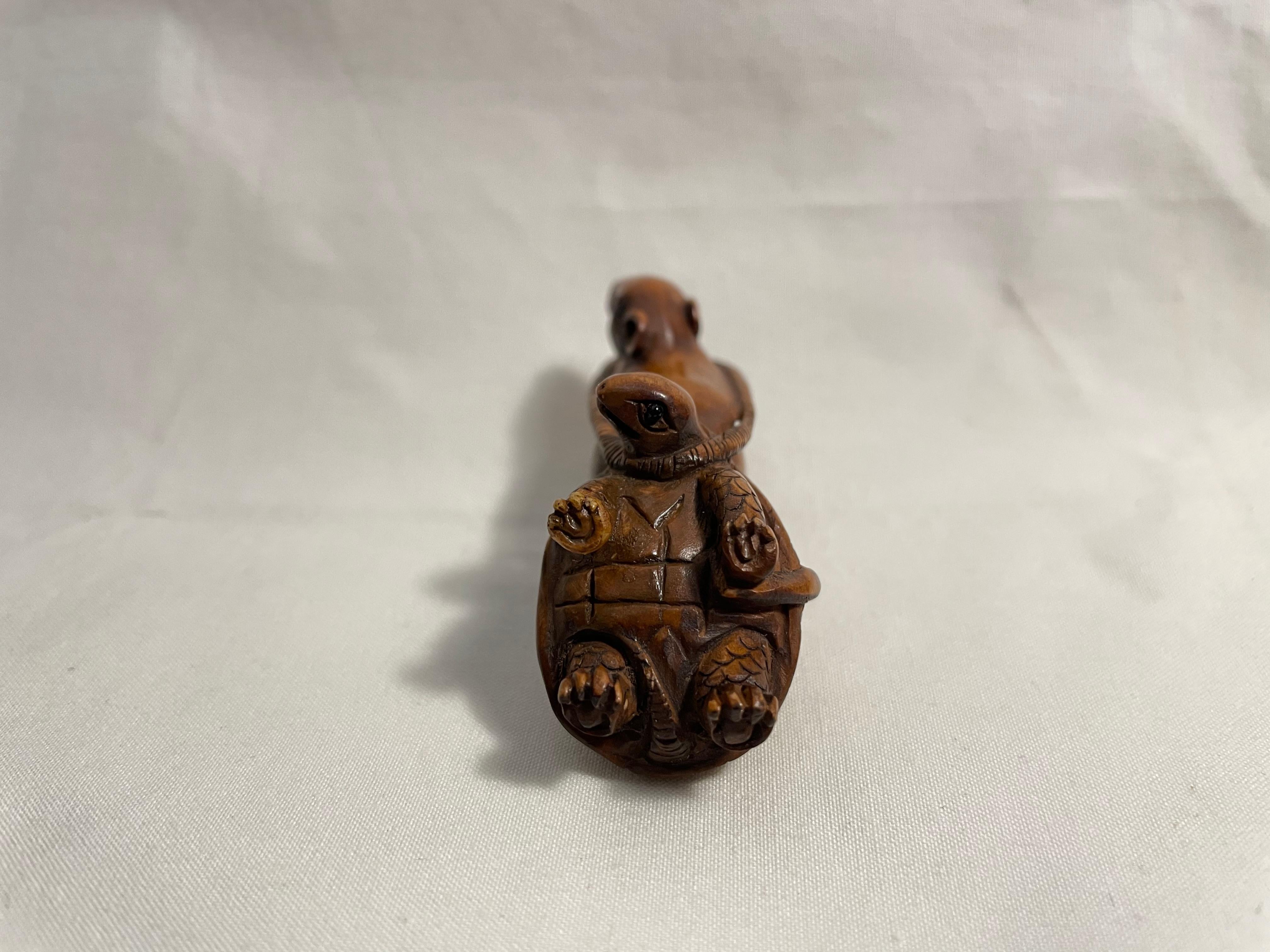 Antique Japanese Wooden Netsuke 'Turtle and Mouse' 1920s In Good Condition In Paris, FR