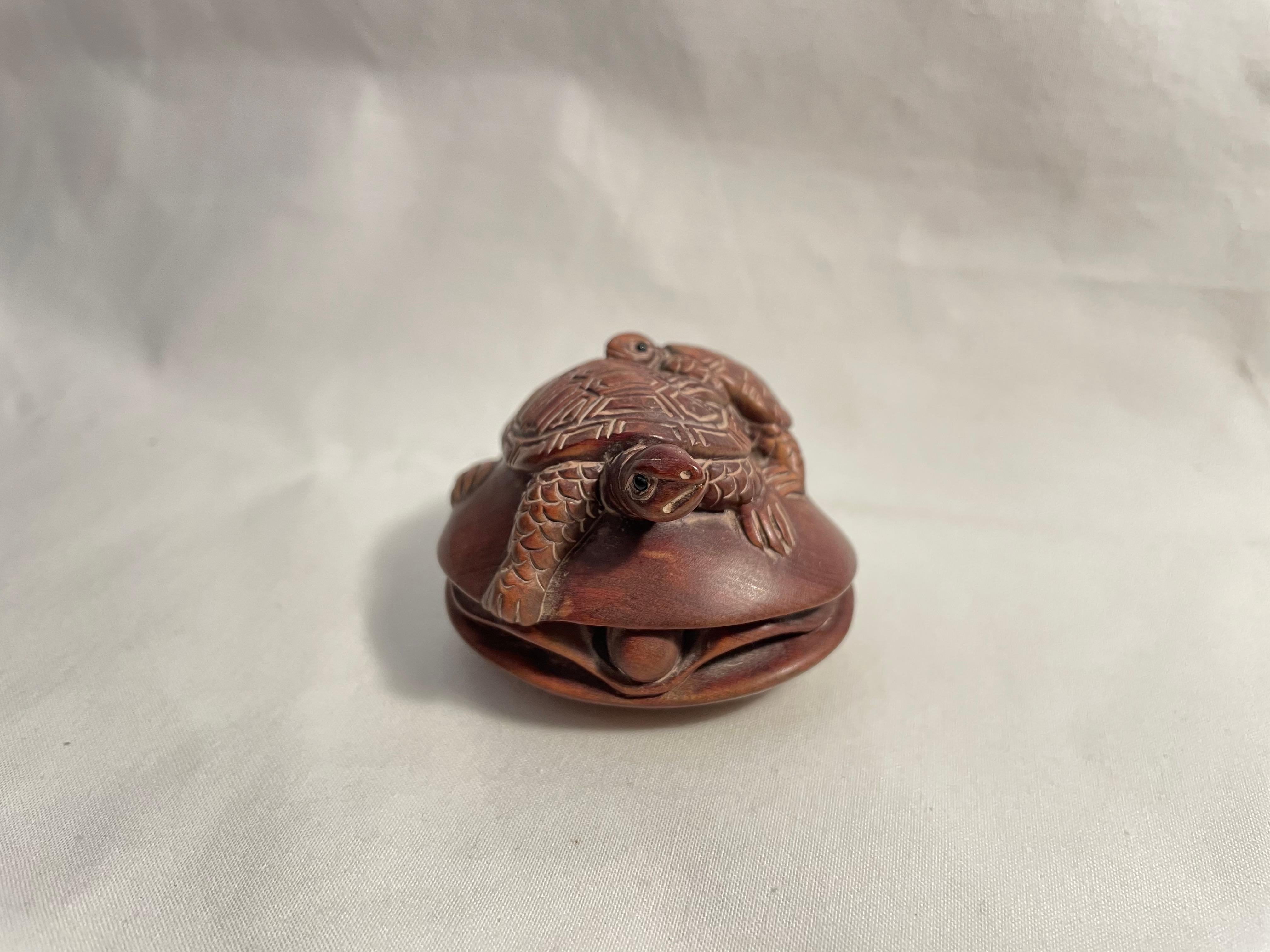 This is an antique netsuke made in Japan around Taisho period 1920s.
This netsuke was made by Katsuei (you can find his signature on the bottom of this netsuke.)
Netsuke is a miniature sculpture, originating in 17th century Japan.
Initially a
