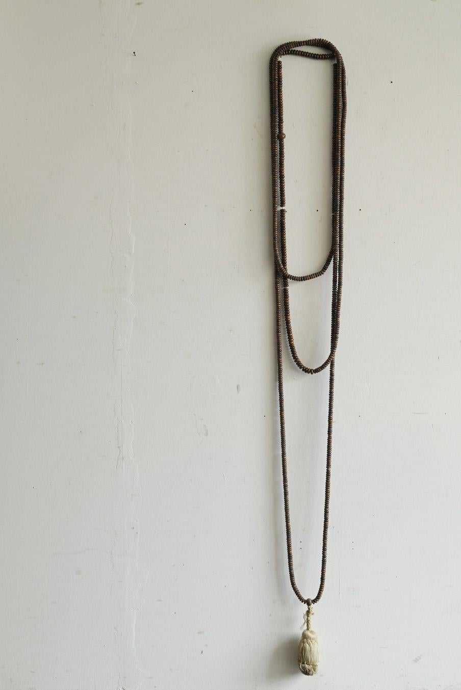 Antike japanische Gebetsperlen aus Holz / Wandbehang / 1800er Jahre im Angebot 8