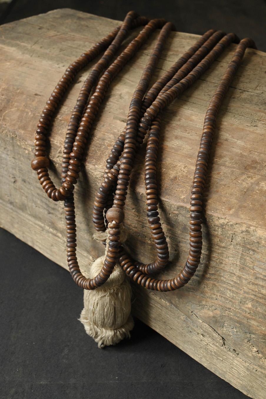 Antike japanische Gebetsperlen aus Holz / Wandbehang / 1800er Jahre (Japanisch) im Angebot