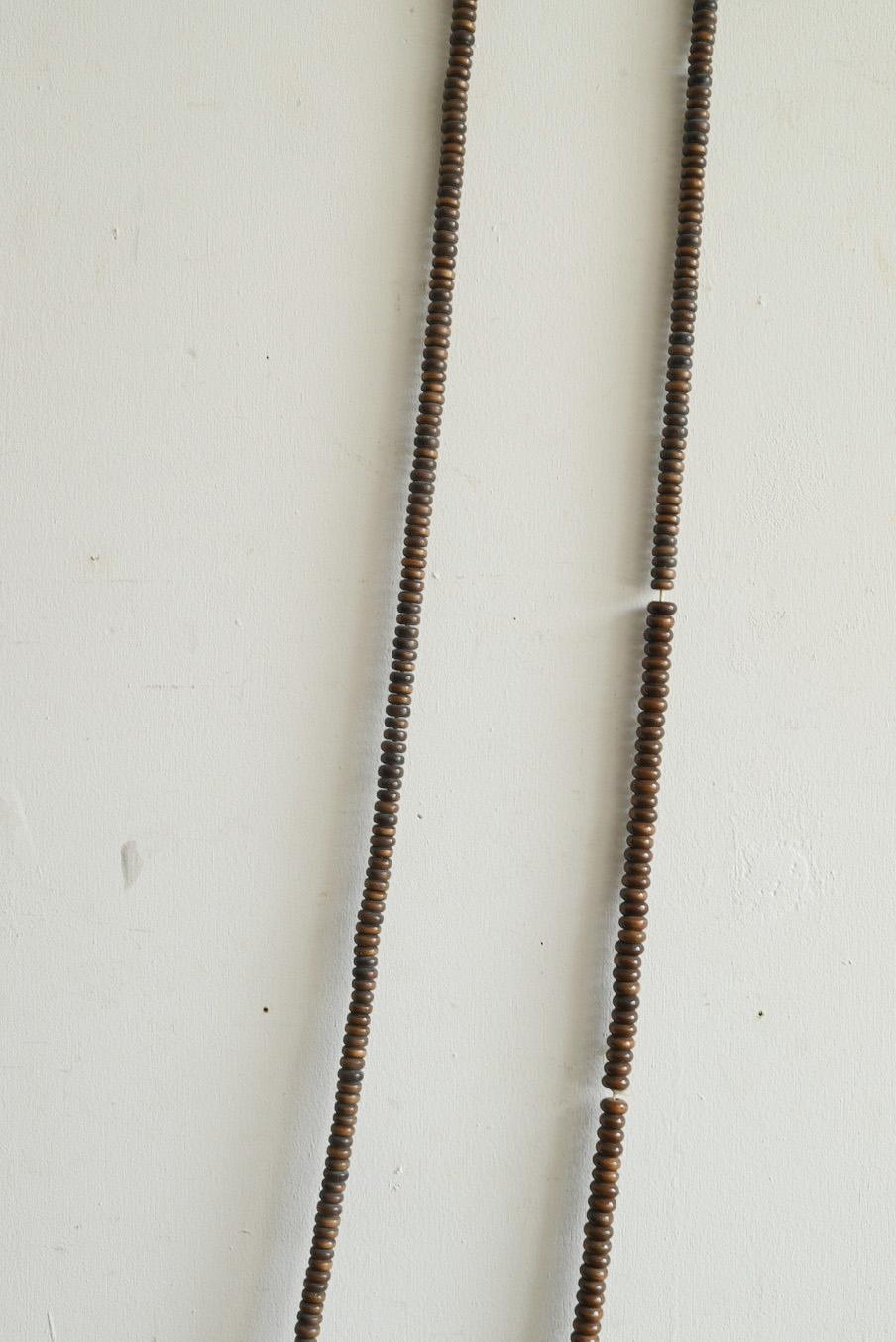 Antike japanische Gebetsperlen aus Holz / Wandbehang / 1800er Jahre im Angebot 1