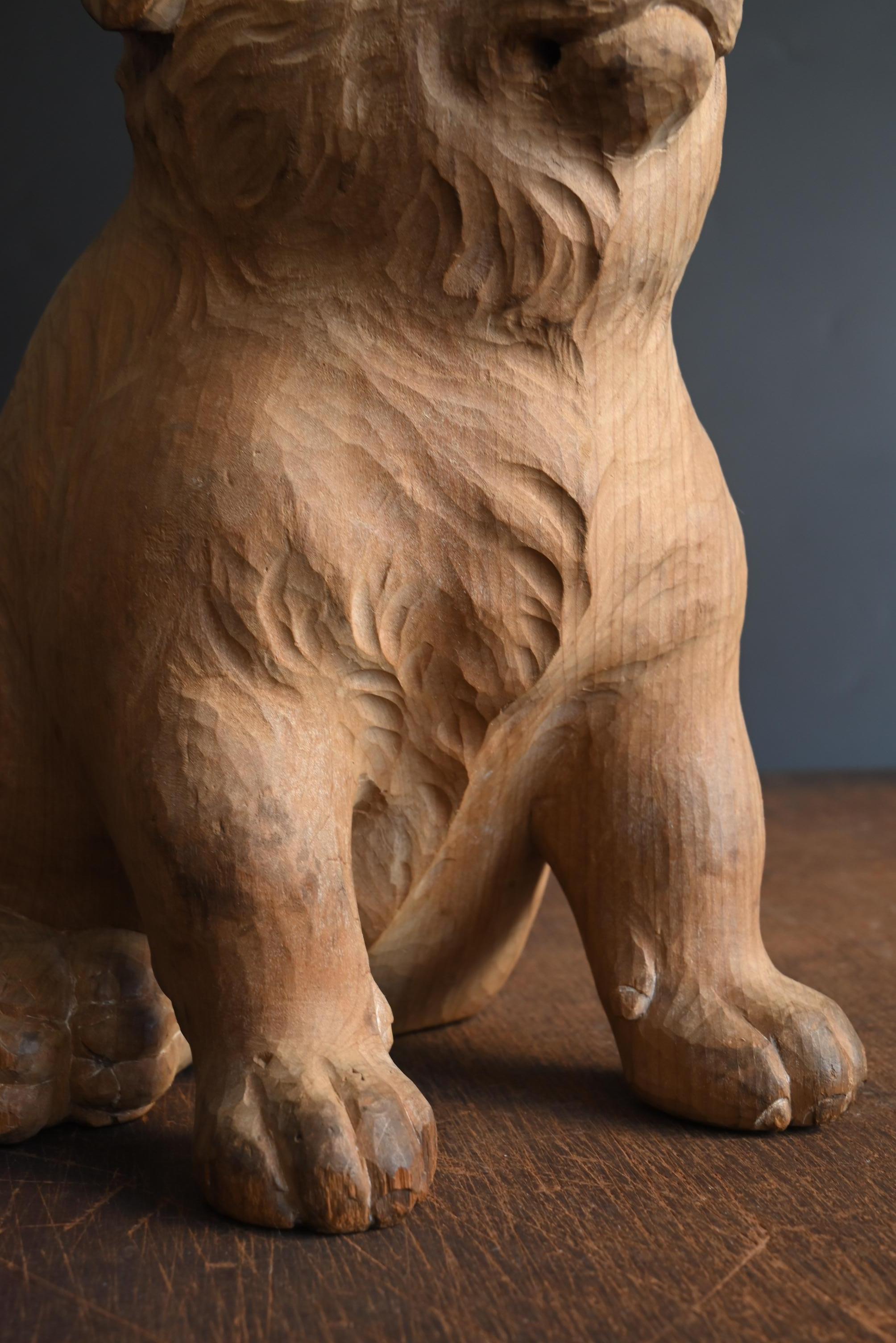 Ancienne figurine japonaise de chiot en bois / ère Showa / 20e siècle en vente 4