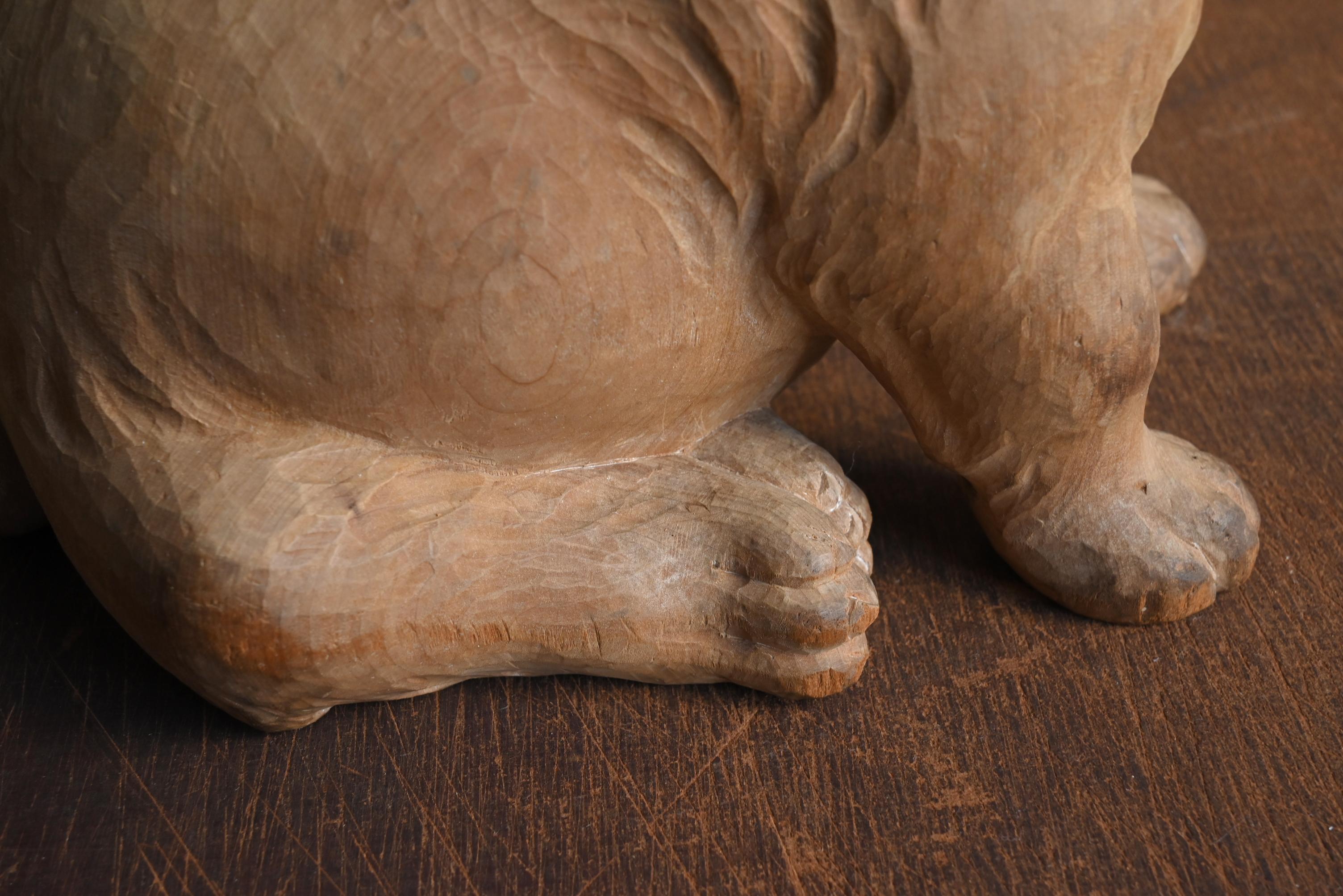 Ancienne figurine japonaise de chiot en bois / ère Showa / 20e siècle en vente 7