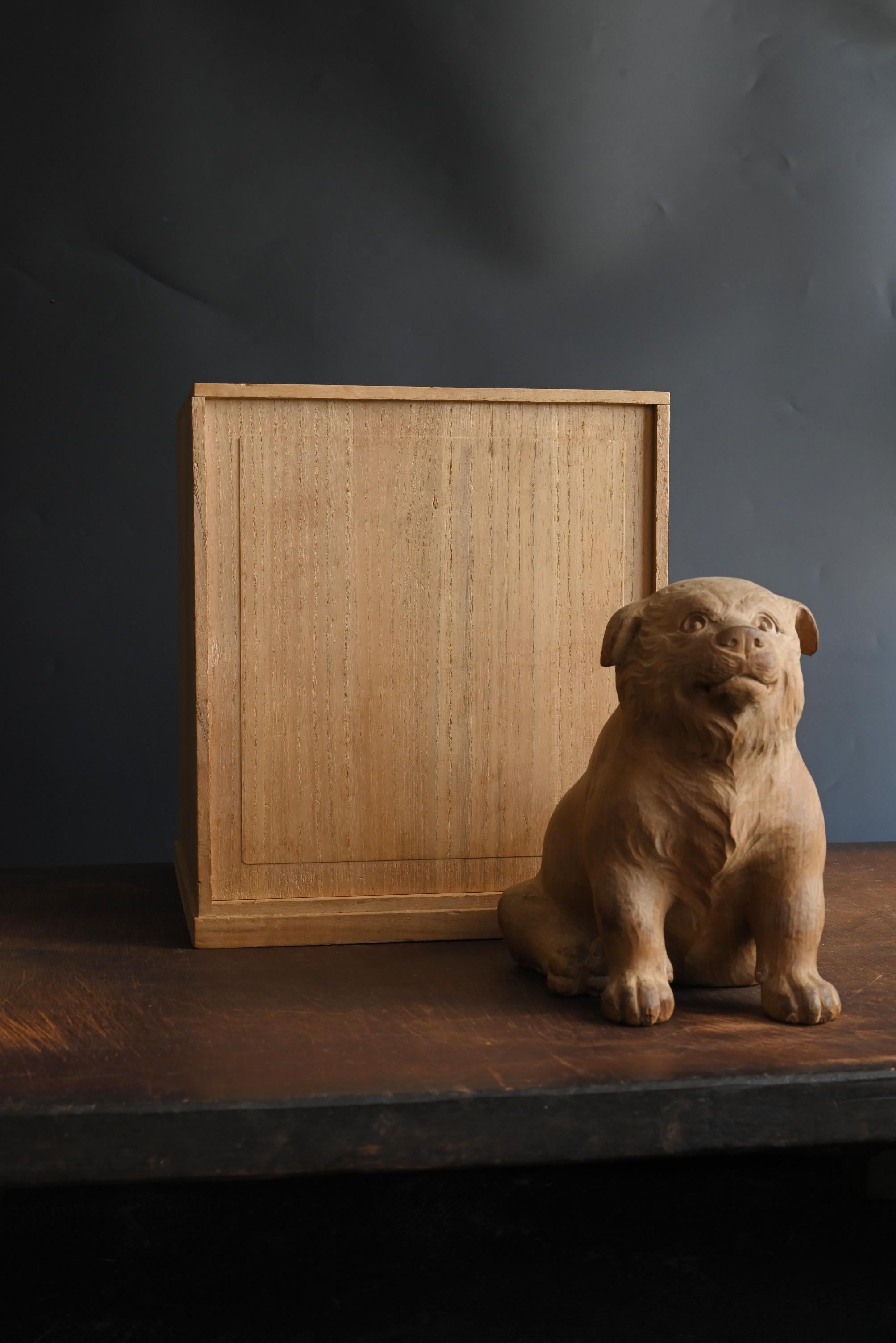 Ancienne figurine japonaise de chiot en bois / ère Showa / 20e siècle en vente 13