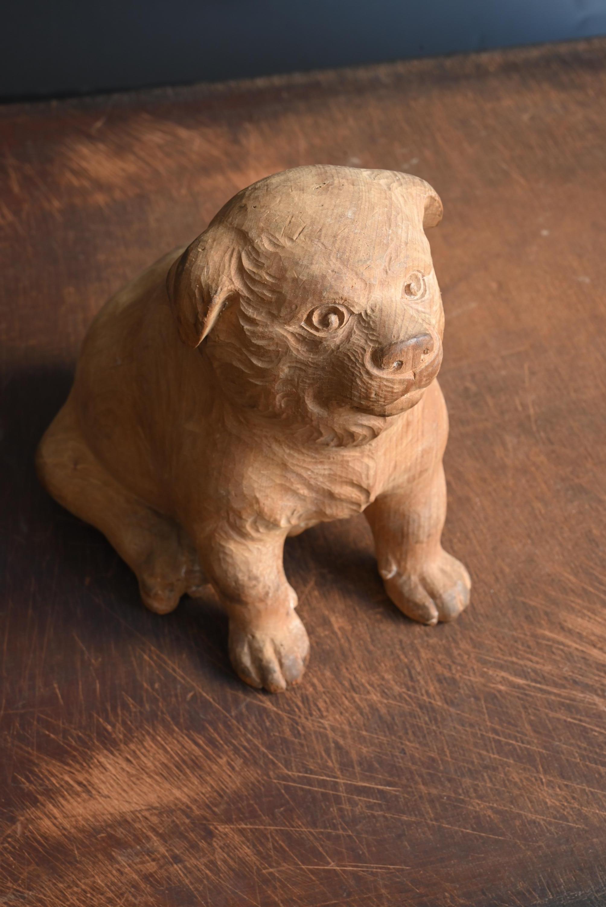20ième siècle Ancienne figurine japonaise de chiot en bois / ère Showa / 20e siècle en vente