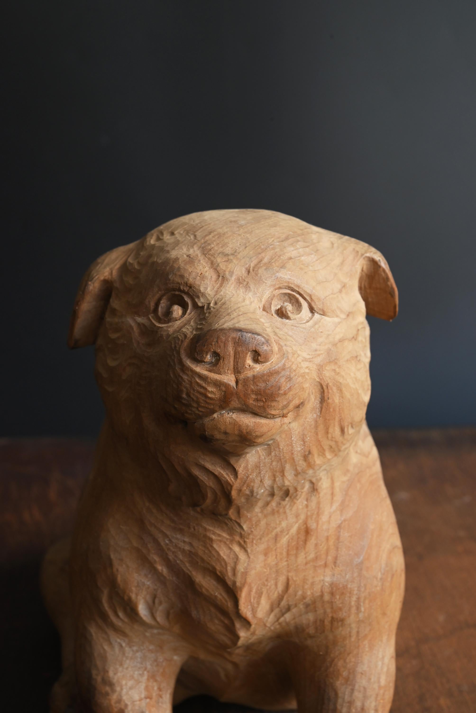 Cyprès Ancienne figurine japonaise de chiot en bois / ère Showa / 20e siècle en vente