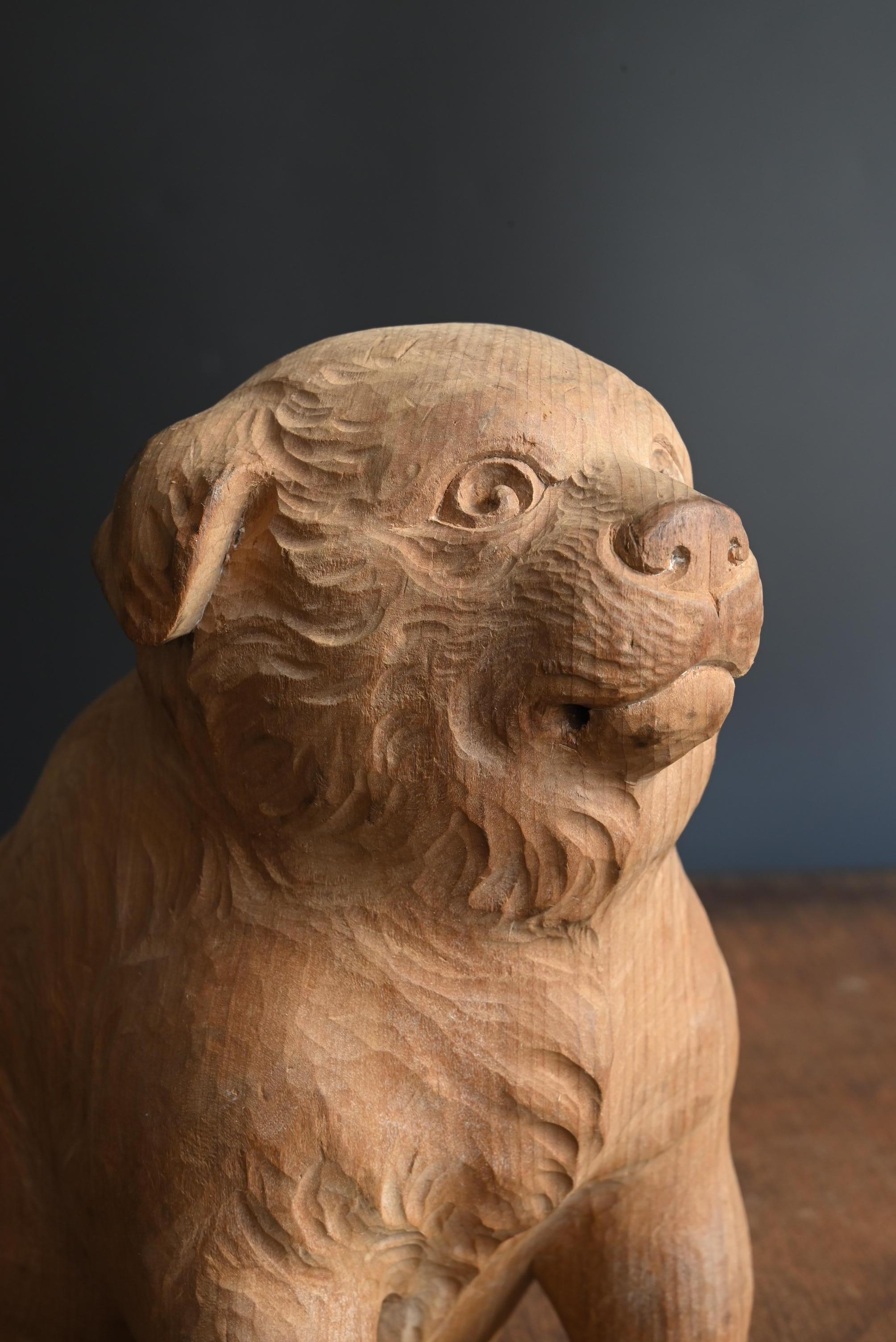 Ancienne figurine japonaise de chiot en bois / ère Showa / 20e siècle en vente 1