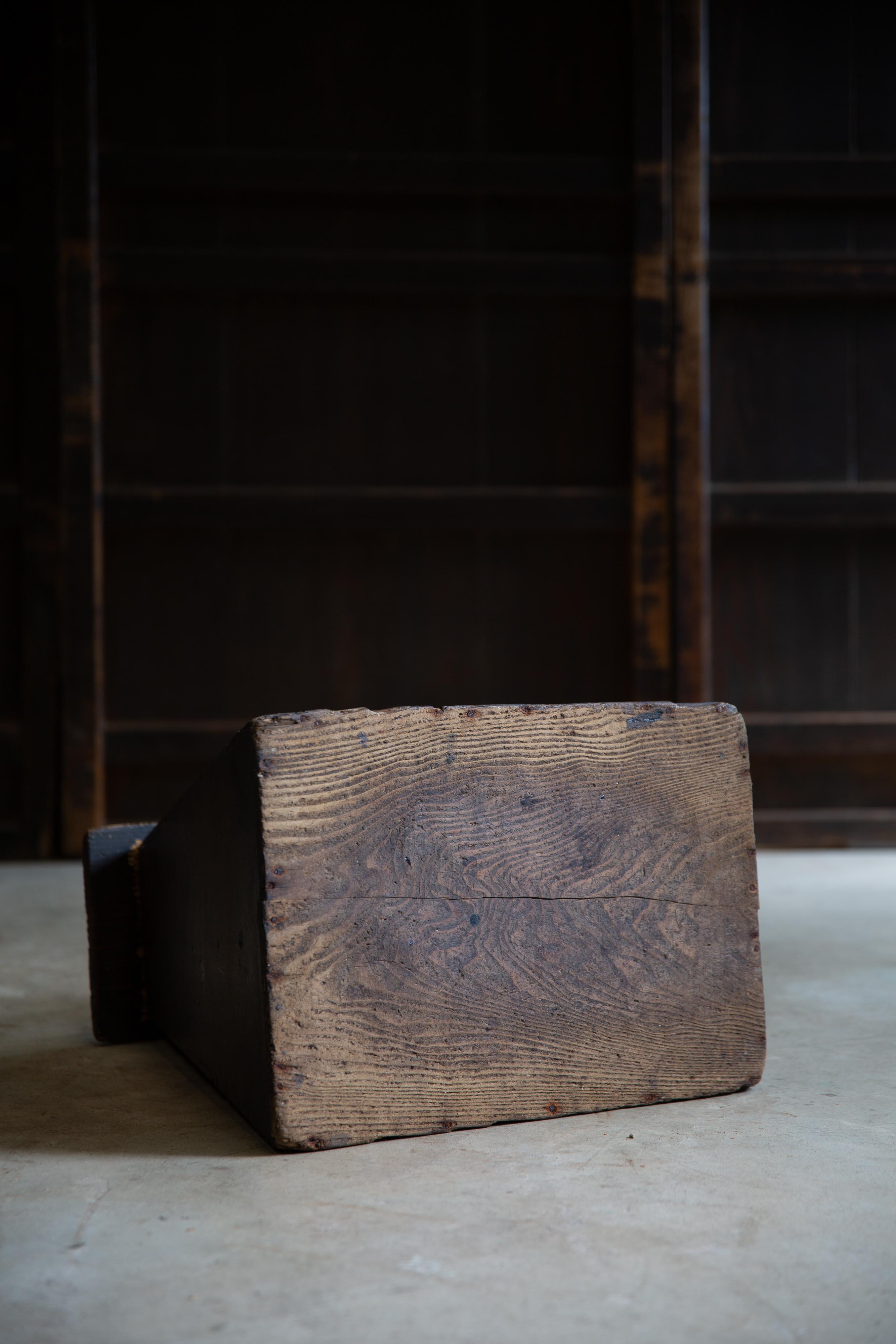 Antiker japanischer Trittschemel aus Holz, Fumidai wabi sabi organic mingei im Angebot 13