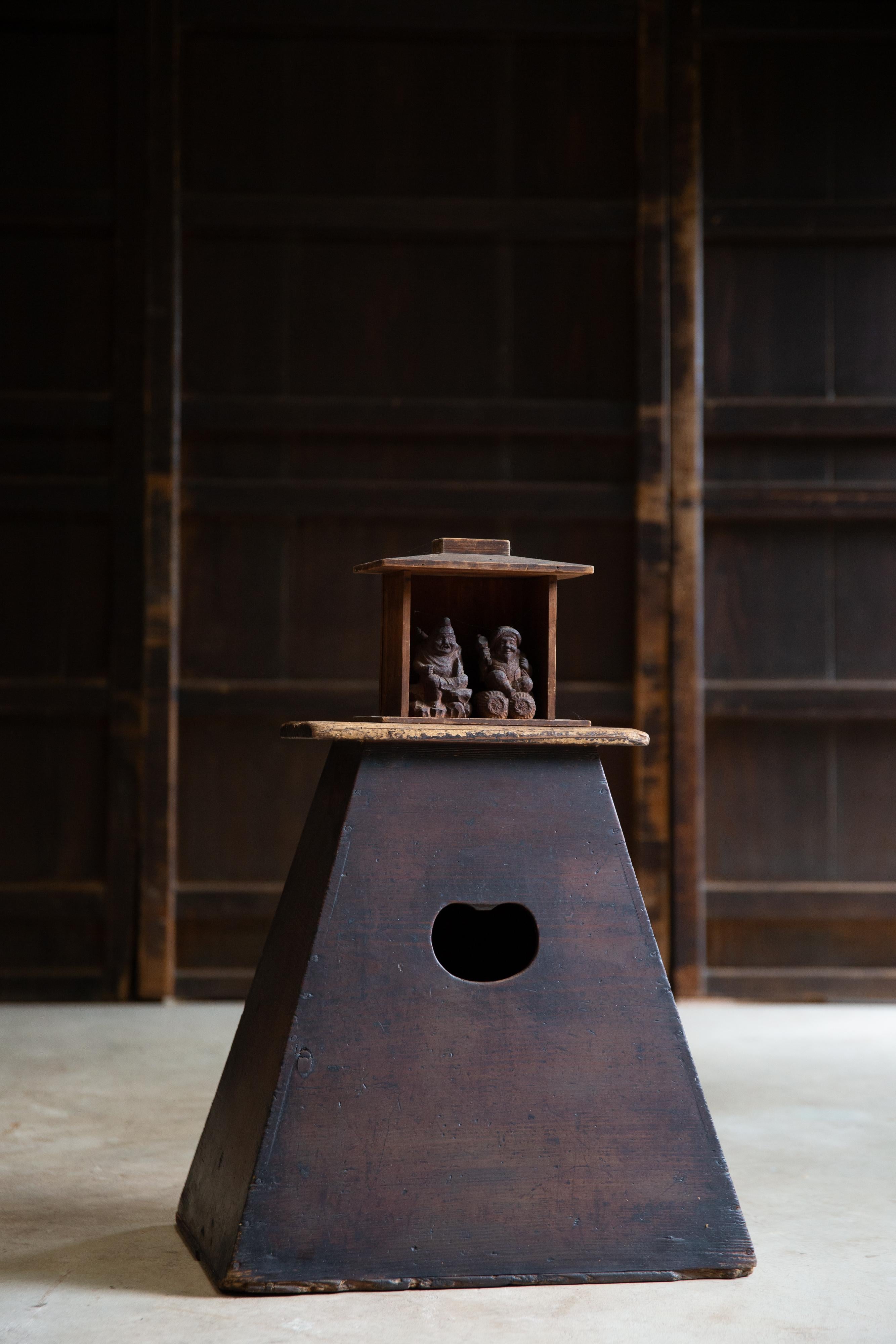 Antiker japanischer Trittschemel aus Holz, Fumidai wabi sabi organic mingei (Volkskunst) im Angebot