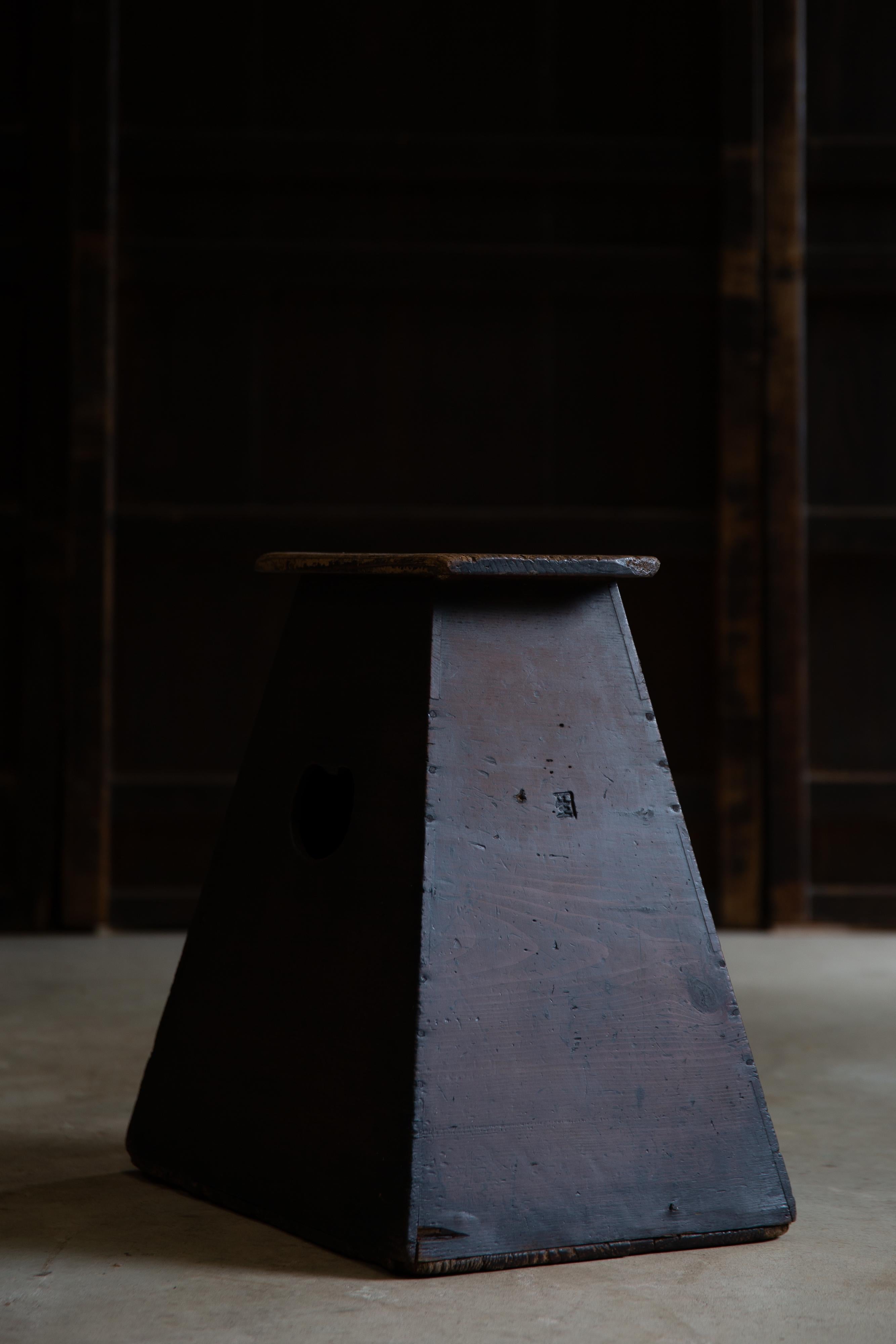 Antiker japanischer Trittschemel aus Holz, Fumidai wabi sabi organic mingei (Holzarbeit) im Angebot