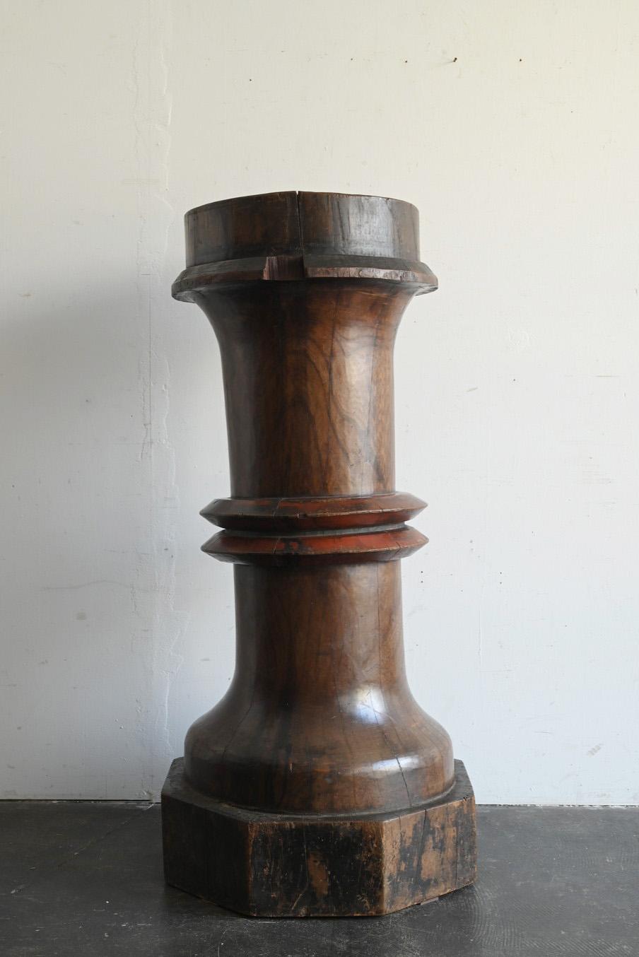 Antique Japanese wooden temple pillar object / 19th century / large decoration For Sale 1