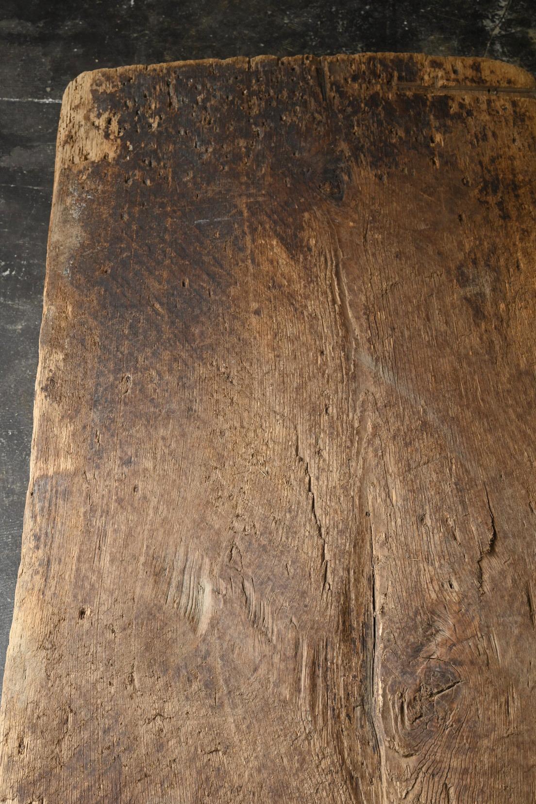 Bois Ancienne table basse japonaise wabi-sabi en bois / 1868-1920 / table de canapé en vente