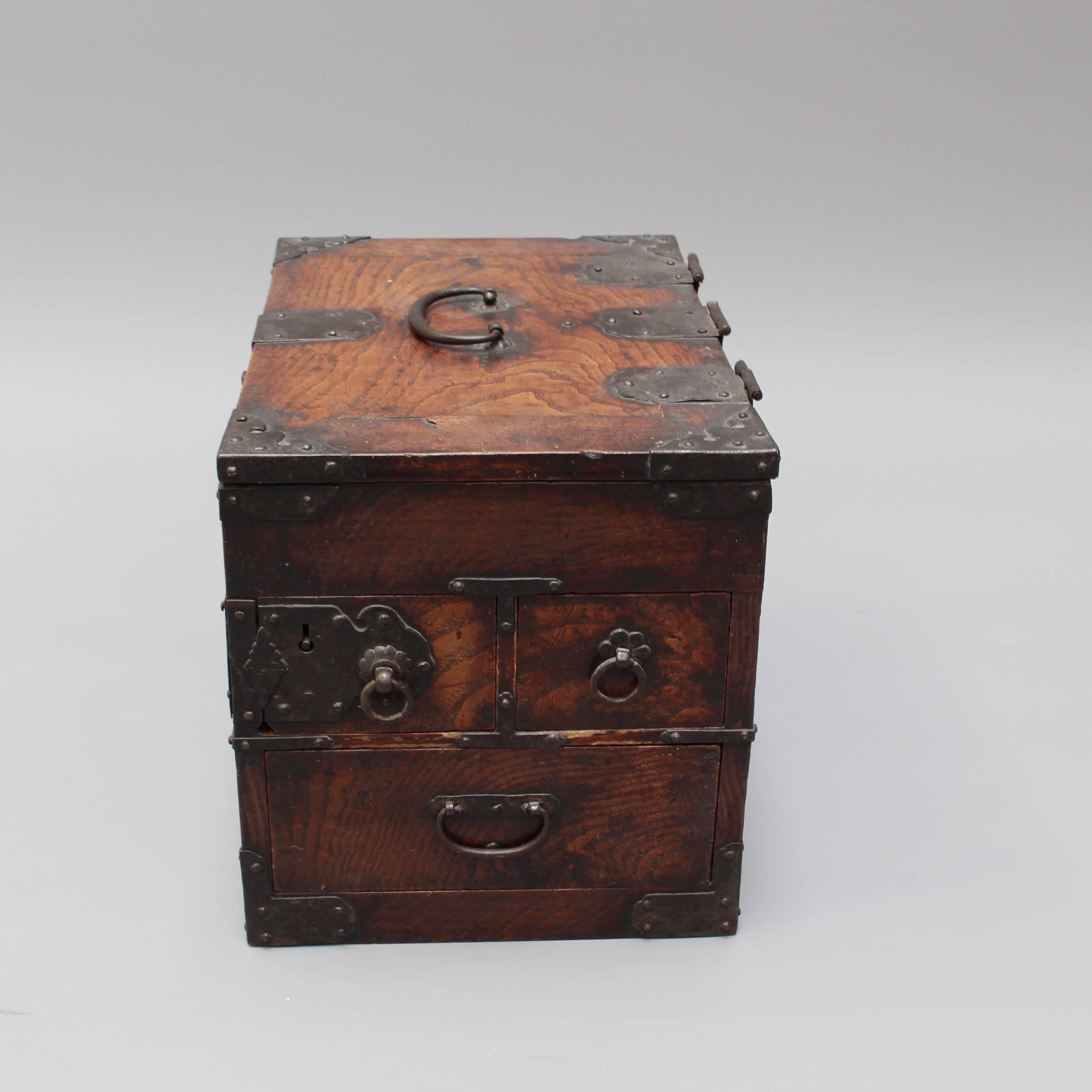 Antique Japanese Wooden Writing Box with Decorative Hardware 'Meiji Era' In Good Condition In London, GB